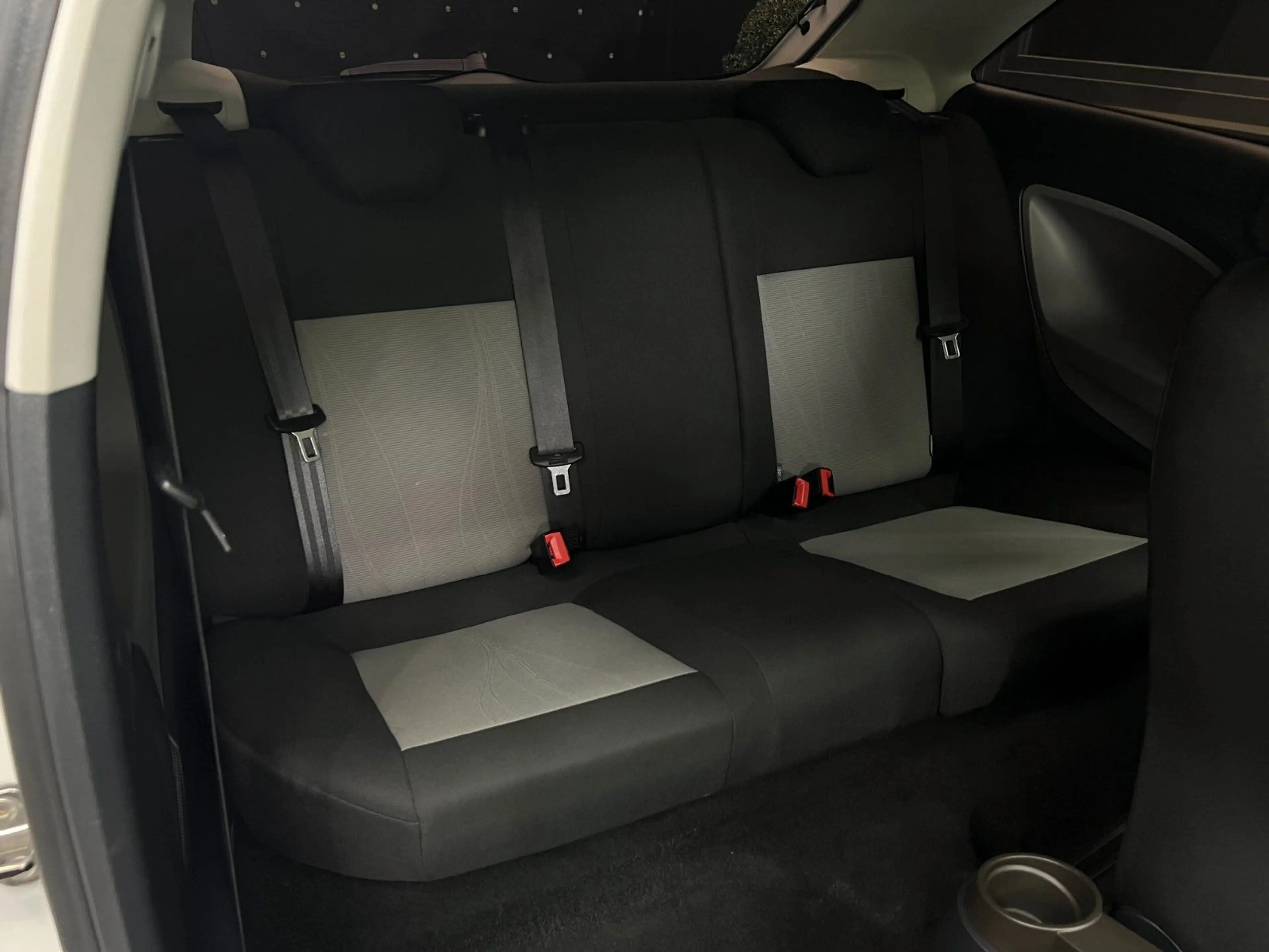 SEAT Ibiza 1.4 Style Salsa CLIMATRONIC NAVI+BT SITZH — photo 14