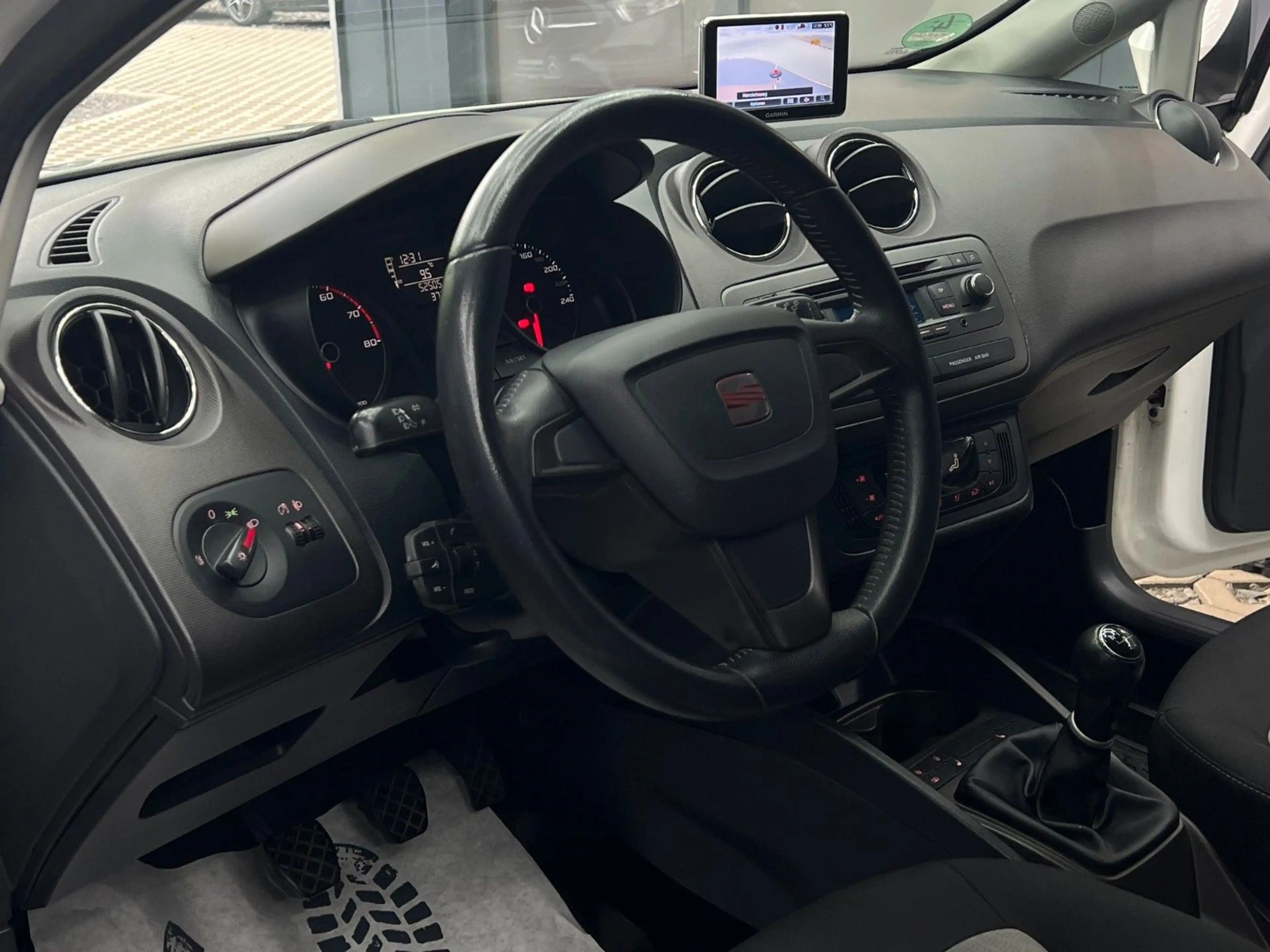 SEAT Ibiza 1.4 Style Salsa CLIMATRONIC NAVI+BT SITZH — photo 11