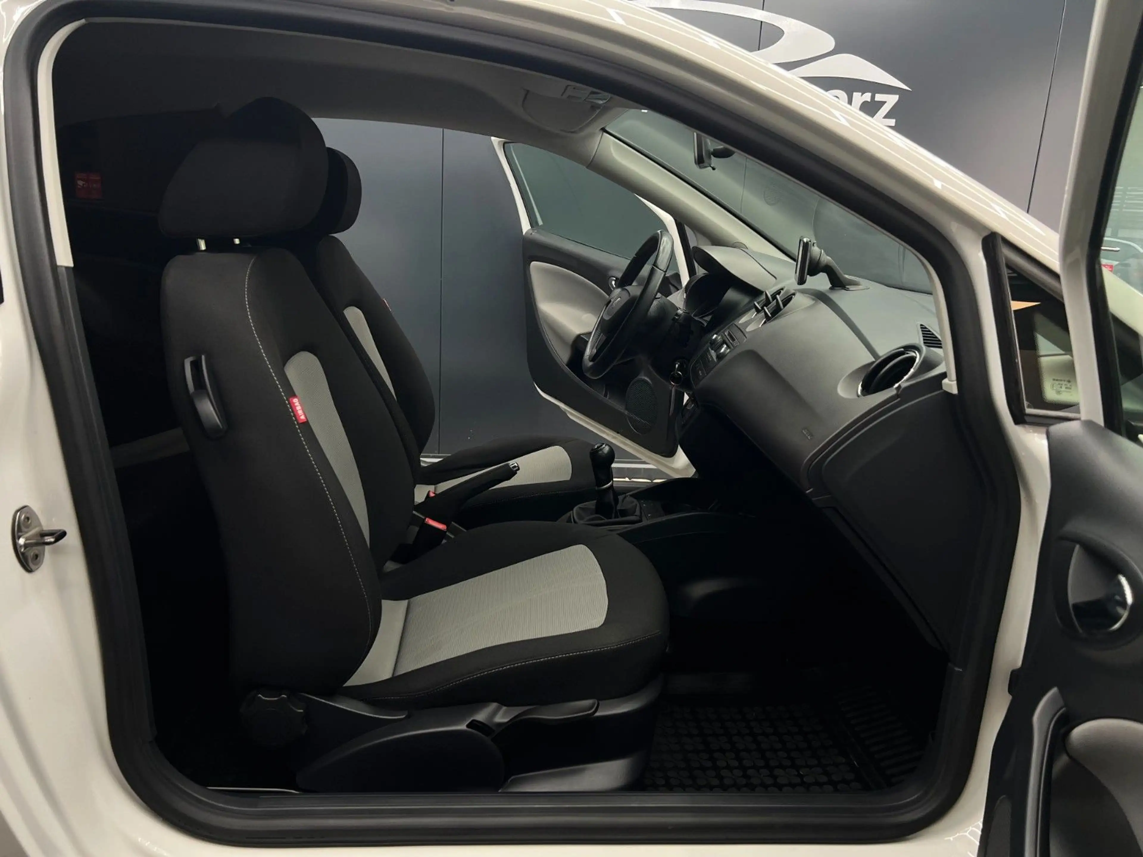 SEAT Ibiza 1.4 Style Salsa CLIMATRONIC NAVI+BT SITZH — photo 15