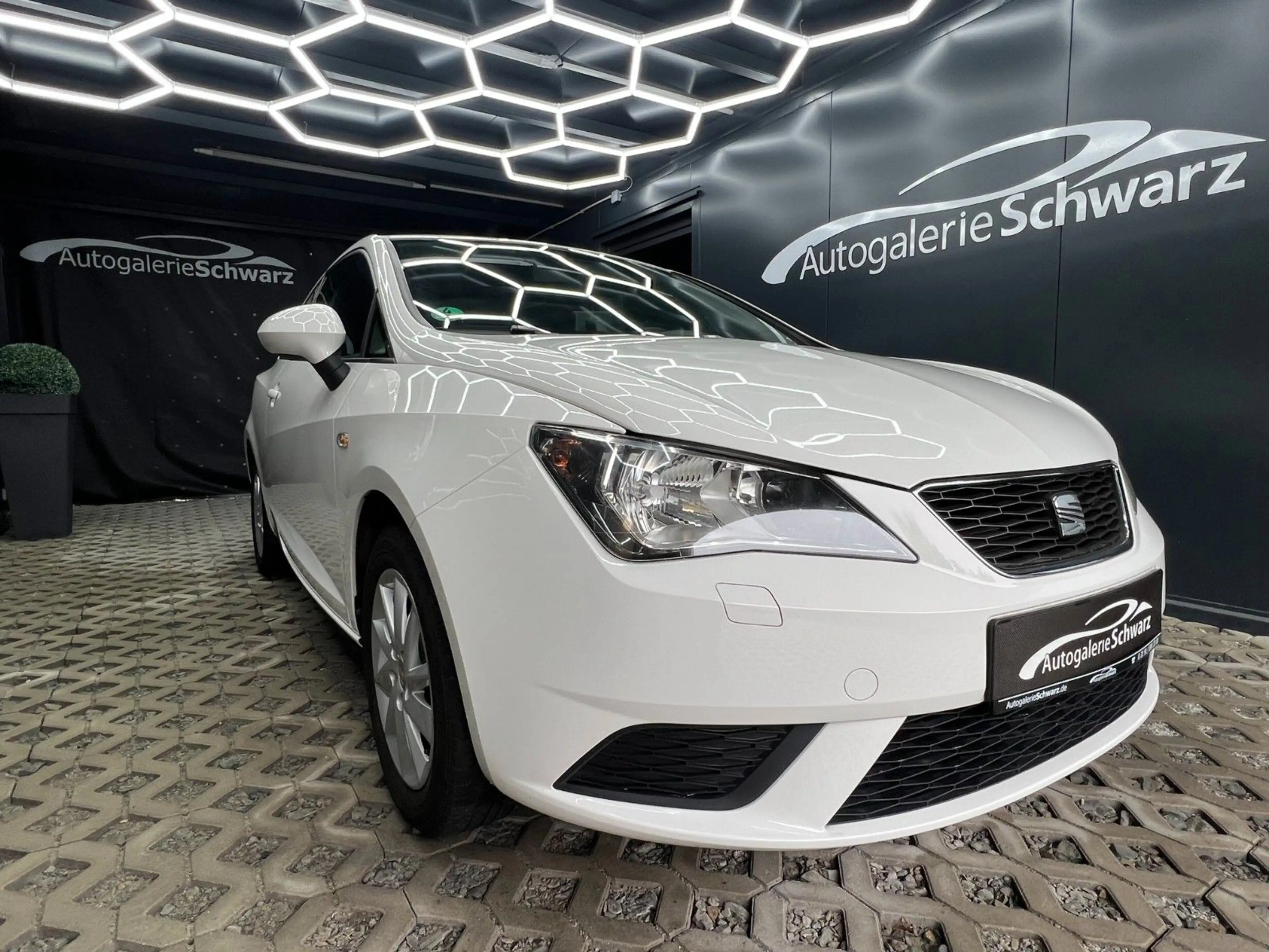 SEAT Ibiza 1.4 Style Salsa CLIMATRONIC NAVI+BT SITZH — photo 5