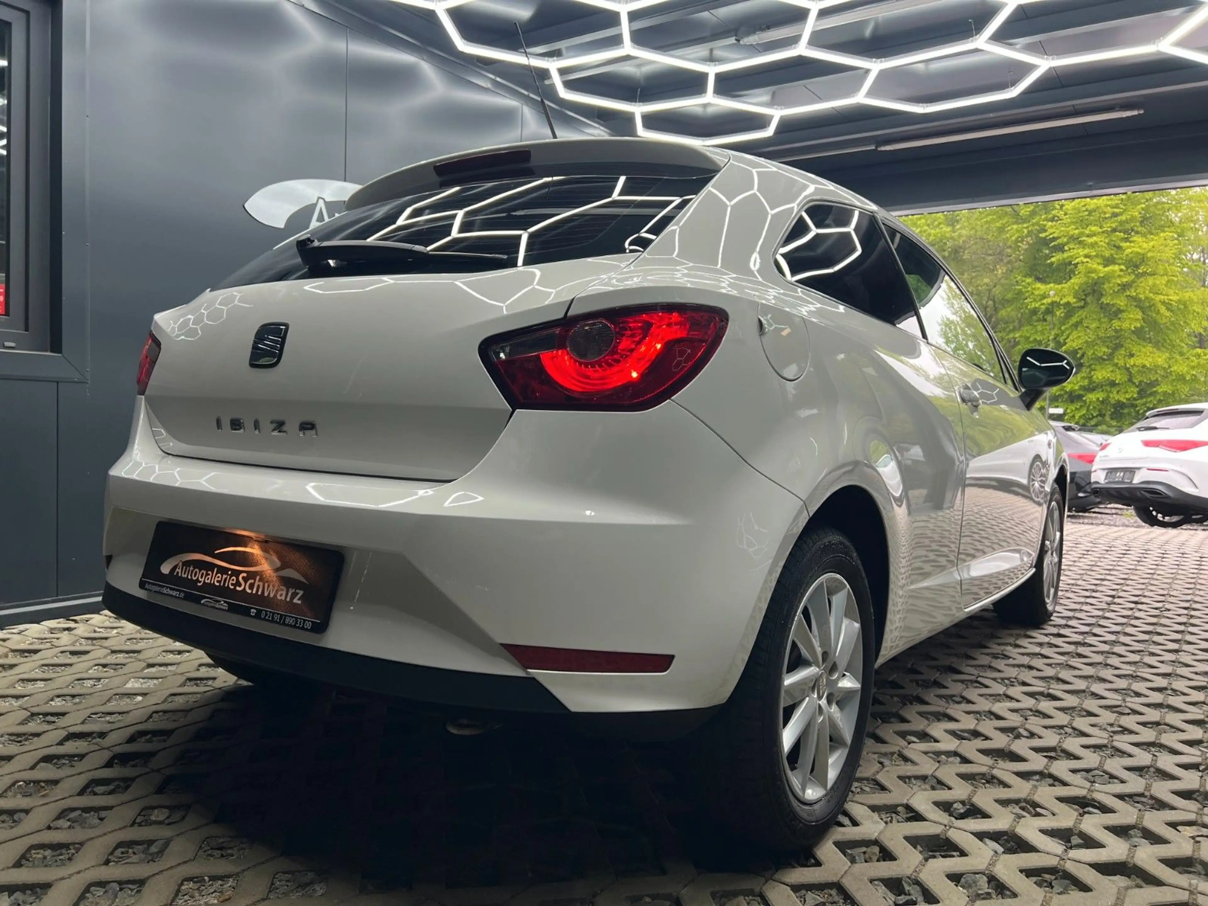SEAT Ibiza 1.4 Style Salsa CLIMATRONIC NAVI+BT SITZH — photo 8
