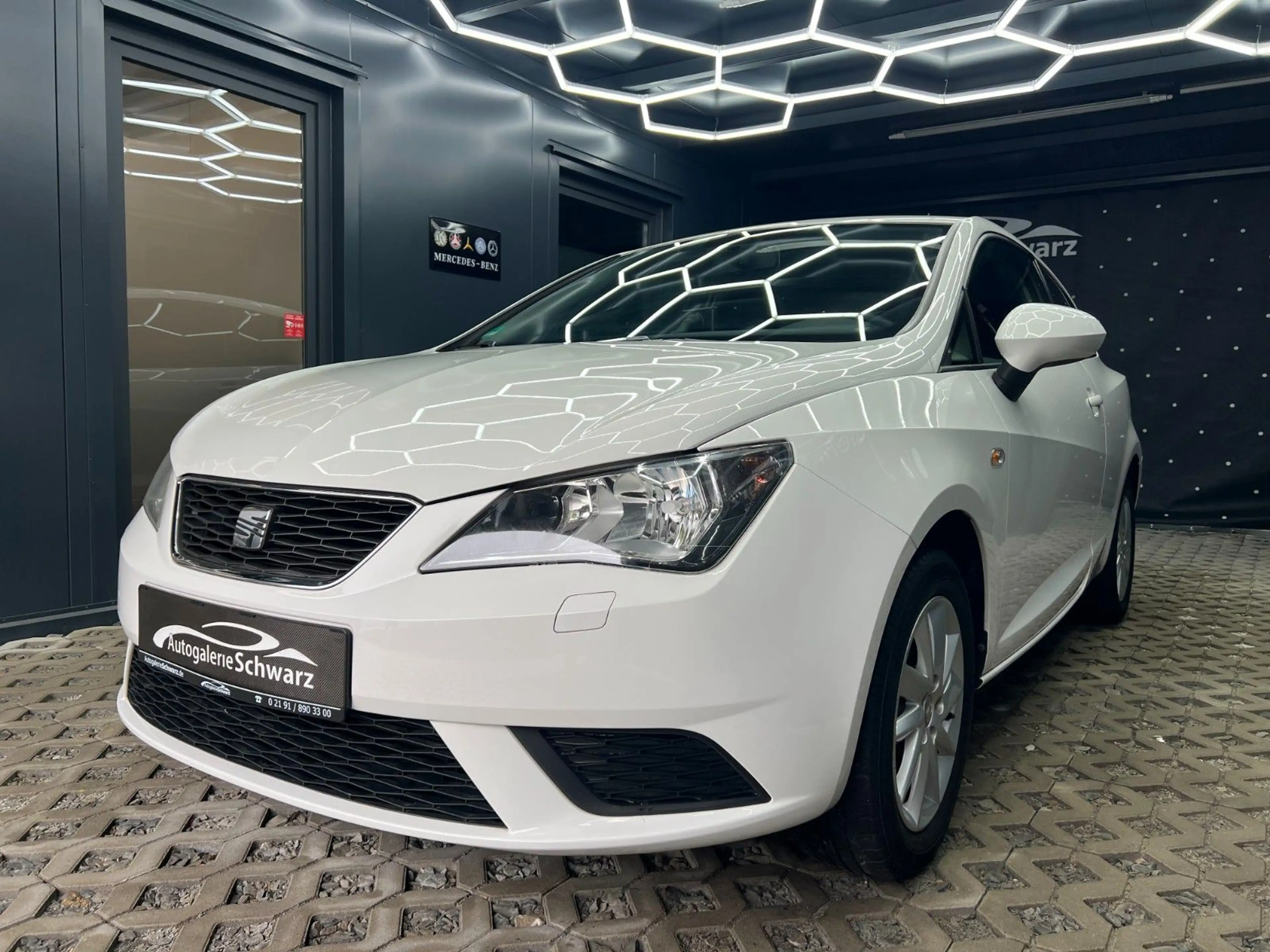 SEAT Ibiza 1.4 Style Salsa CLIMATRONIC NAVI+BT SITZH — photo 3