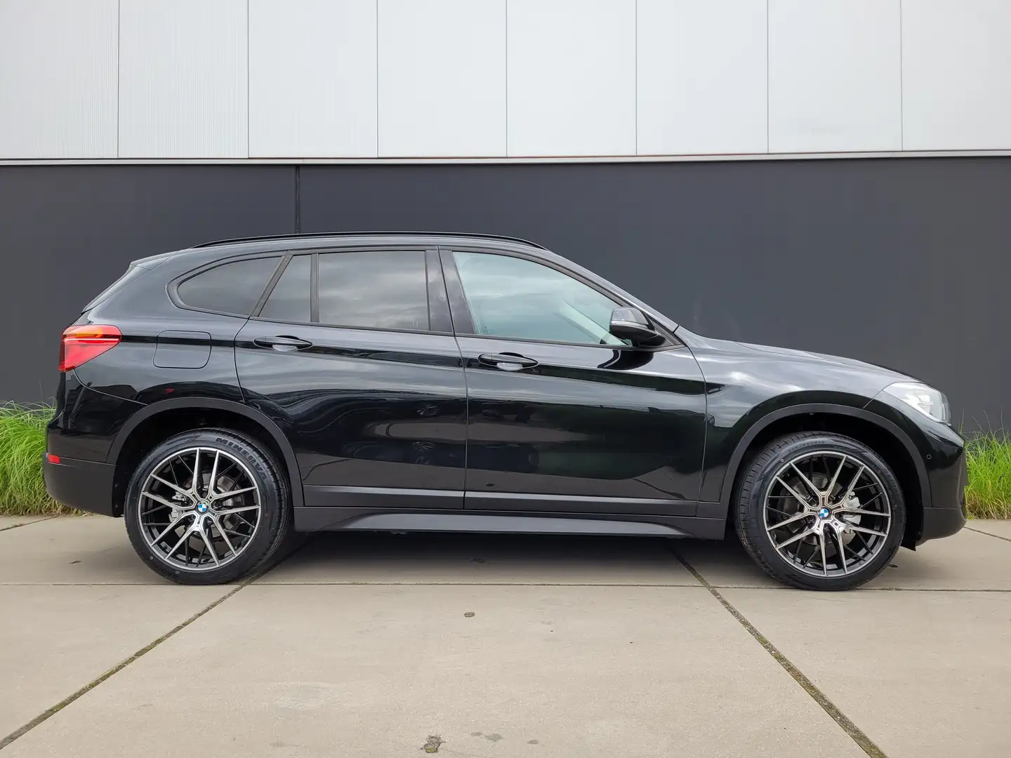 BMW X1 1.5 dA sDrive*AUT.*EL.KOFFER*PDC*NAVI*BLUETOOTH* Zwart - 2