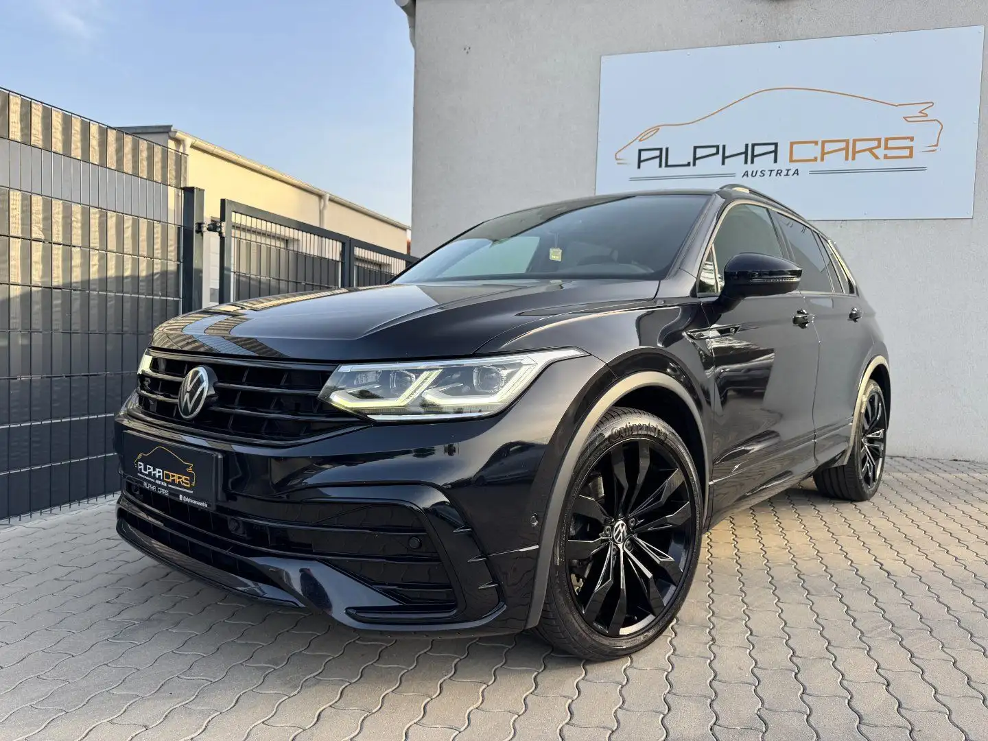 Volkswagen Tiguan 2.0 TDI BMT R-Line Schwarz - 1