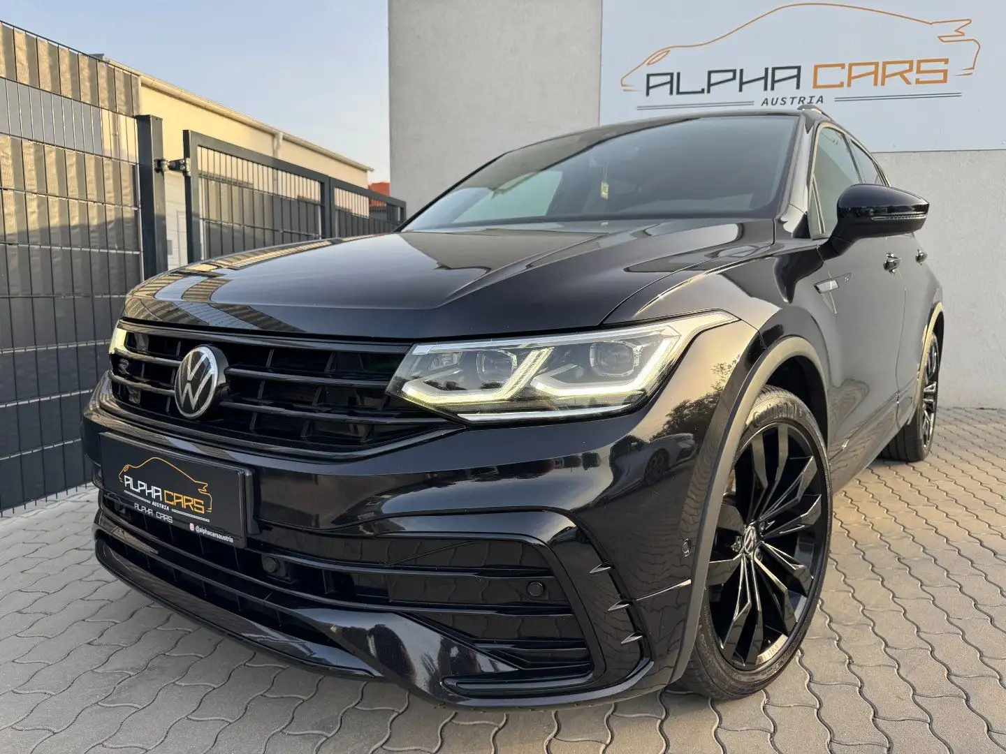 Volkswagen Tiguan 2.0 TDI BMT R-Line Schwarz - 2