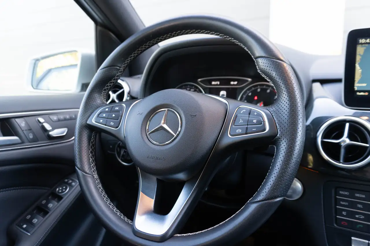 Mercedes-Benz B-Class снимка Mercedes-Benz B-Class