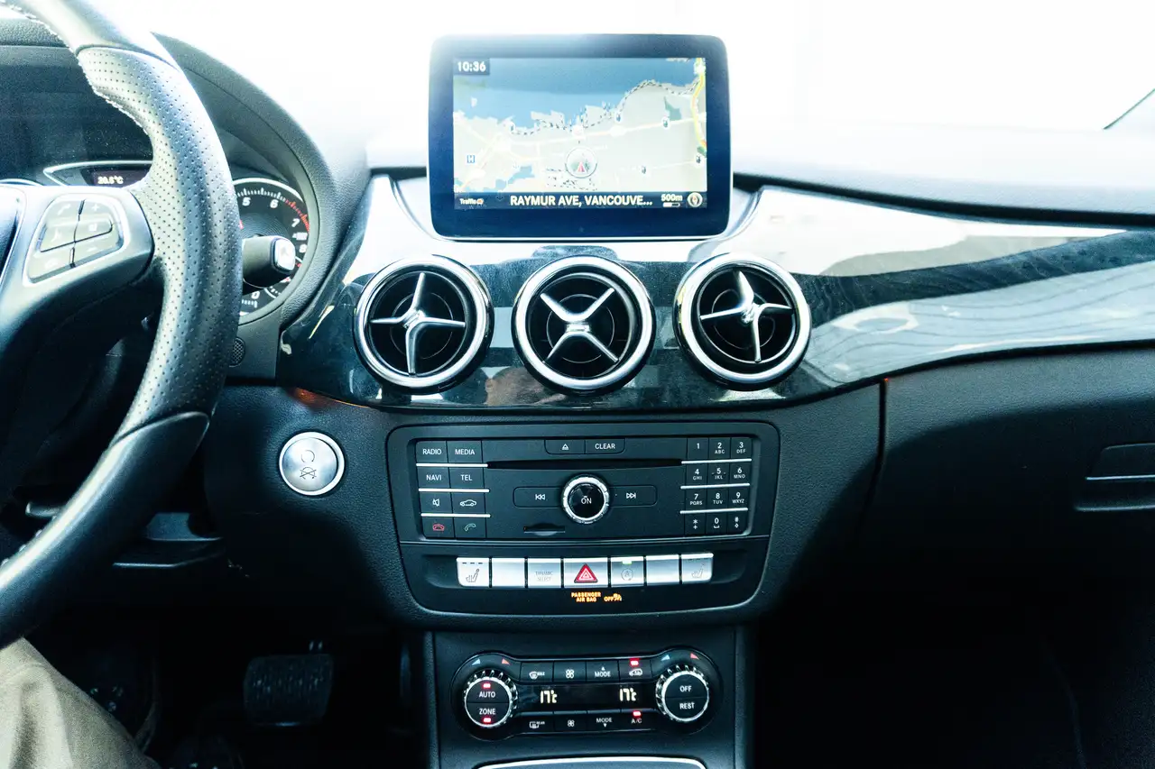 Mercedes-Benz B-Class снимка Mercedes-Benz B-Class