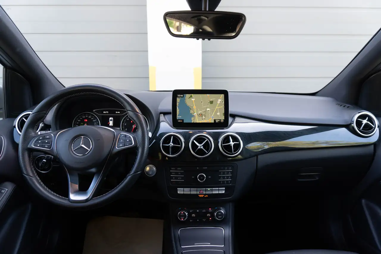 Mercedes-Benz B-Class снимка Mercedes-Benz B-Class