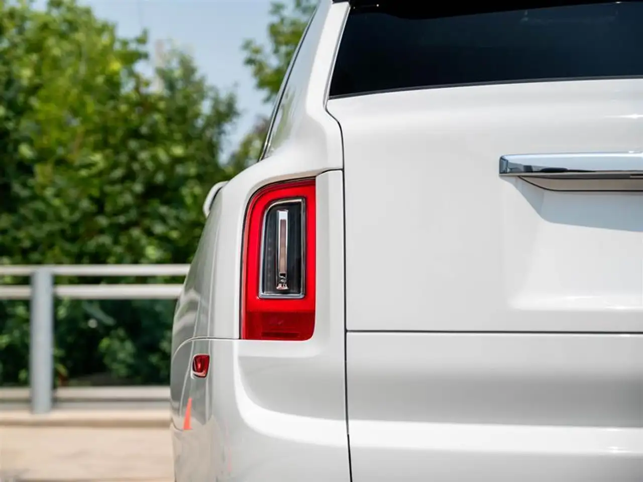 Rolls-Royce Cullinan снимка Rolls-Royce Cullinan