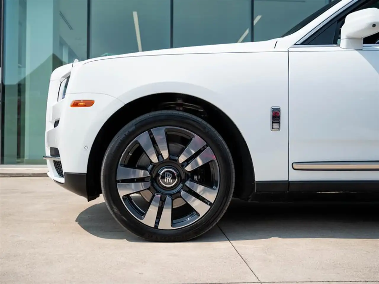 Rolls-Royce Cullinan снимка Rolls-Royce Cullinan