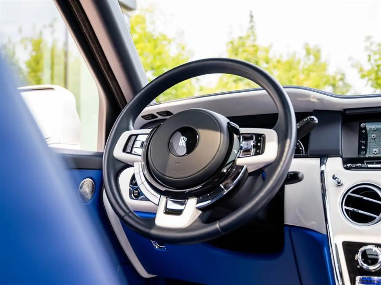 Rolls-Royce Cullinan снимка Rolls-Royce Cullinan