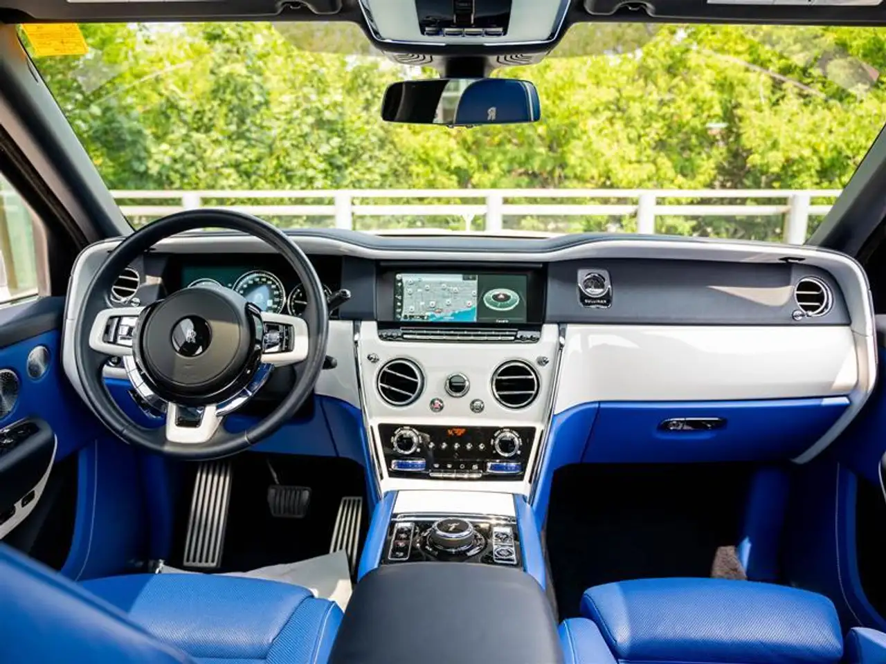 Rolls-Royce Cullinan снимка Rolls-Royce Cullinan