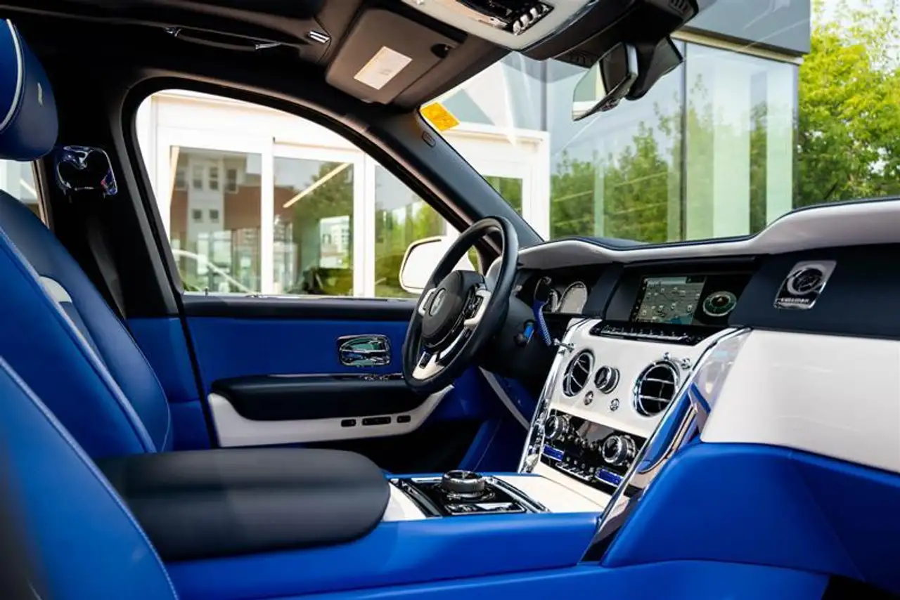 Rolls-Royce Cullinan снимка Rolls-Royce Cullinan