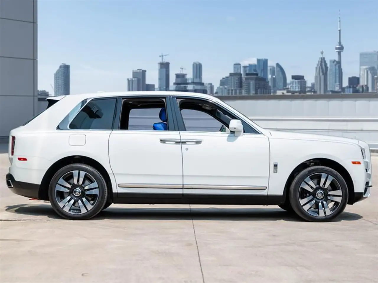 Rolls-Royce Cullinan снимка Rolls-Royce Cullinan
