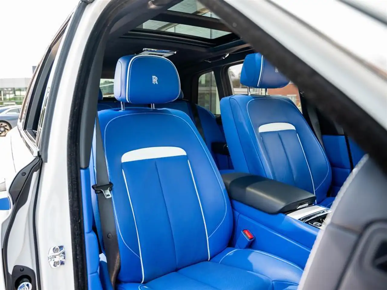 Rolls-Royce Cullinan снимка Rolls-Royce Cullinan