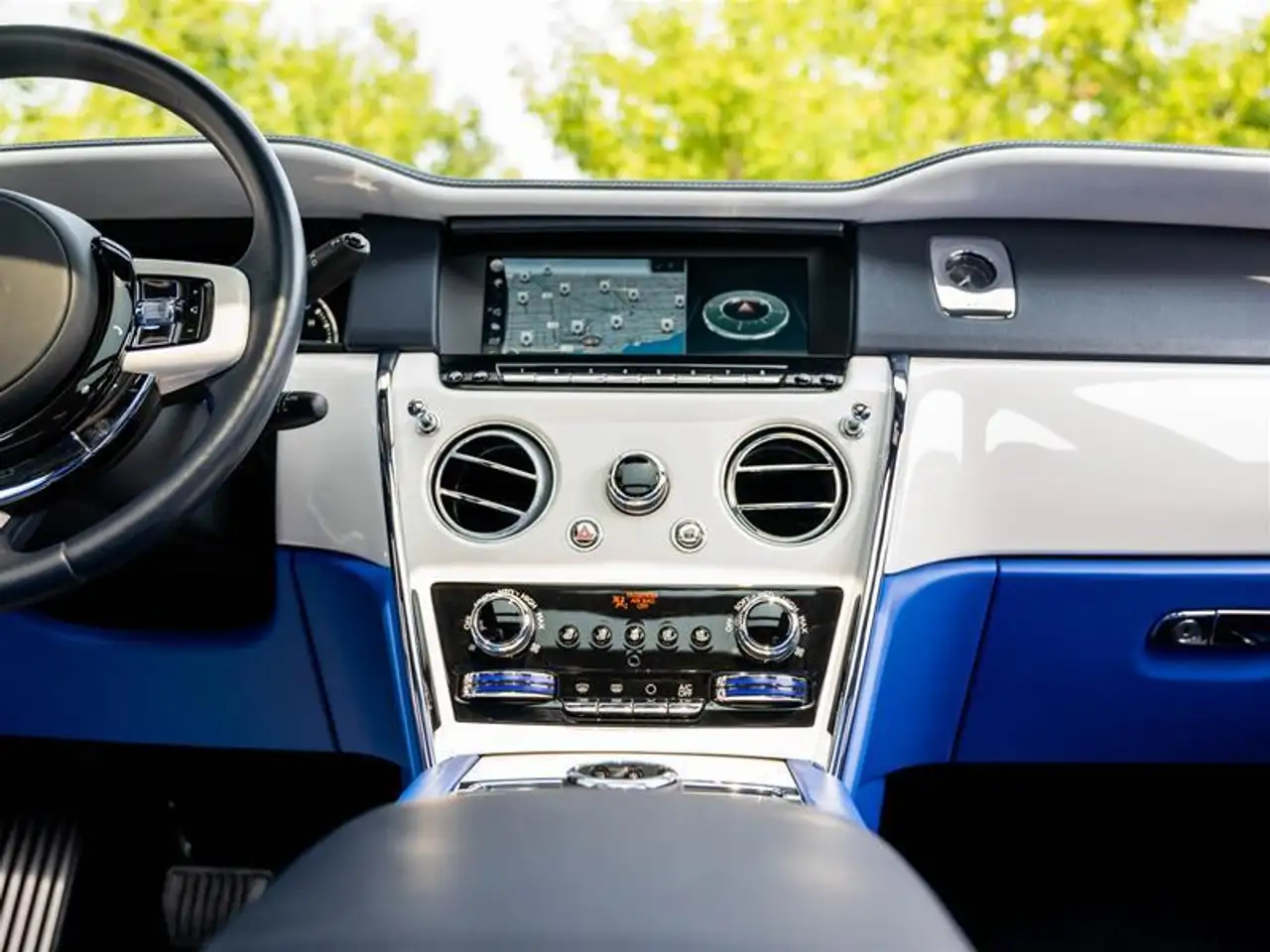 Rolls-Royce Cullinan снимка Rolls-Royce Cullinan