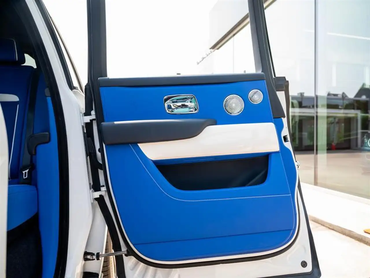 Rolls-Royce Cullinan снимка Rolls-Royce Cullinan