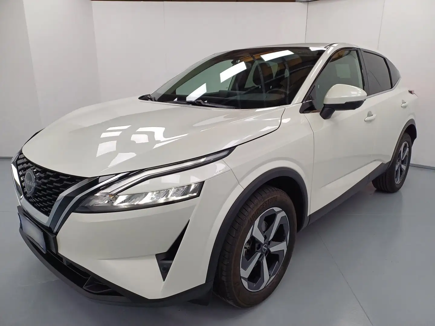 Nissan Qashqai N-CONNECTA M-HEV 140CV MY2023 ONLY PROMO! Weiß - 1