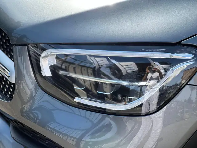 Mercedes-Benz GLC 200 view 3