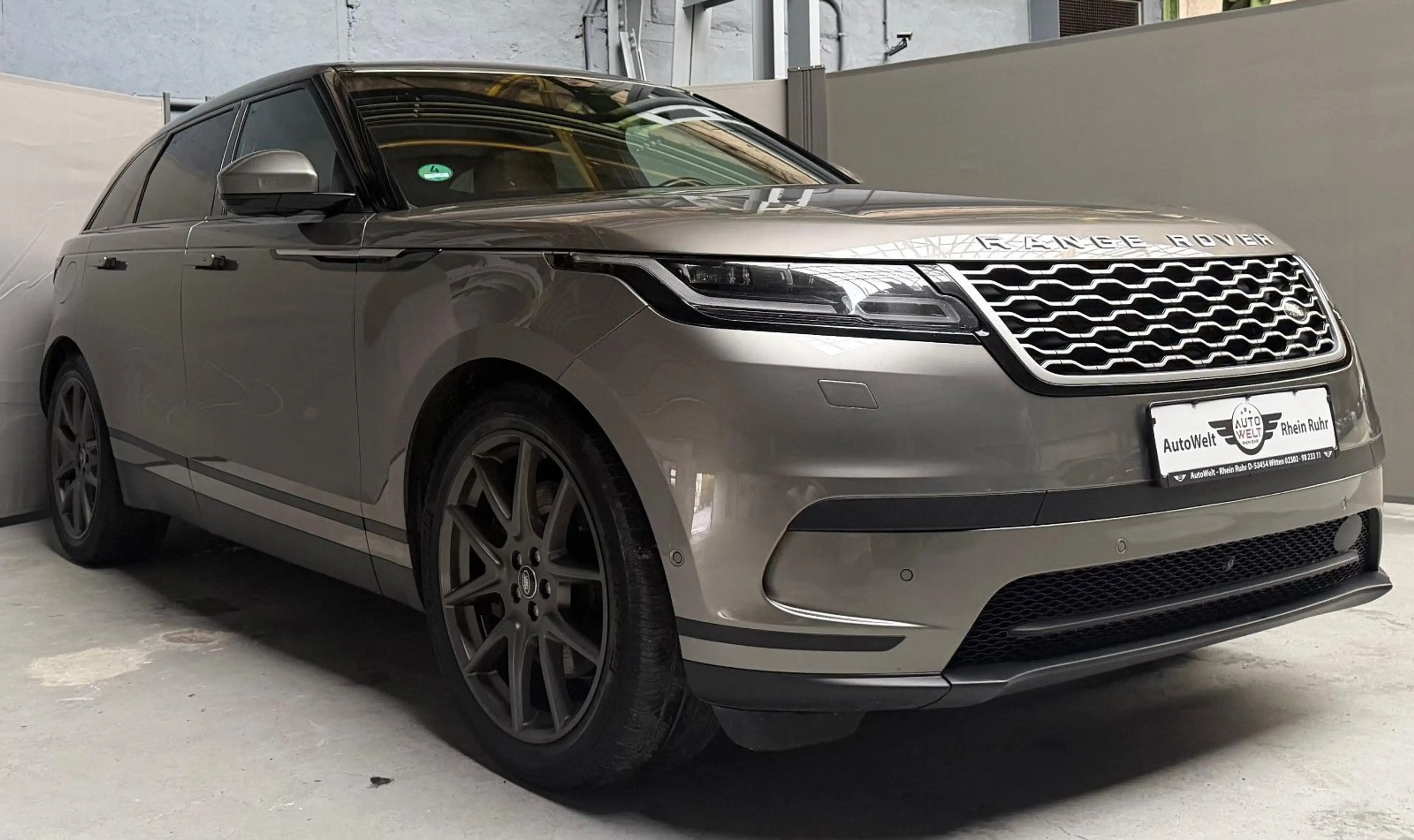 Land Rover Range Rover Velar 3.0 D300 SE AWD Leder Pano Nav — photo 2