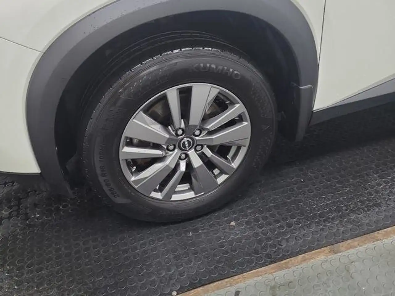 Nissan Pathfinder снимка Nissan Pathfinder