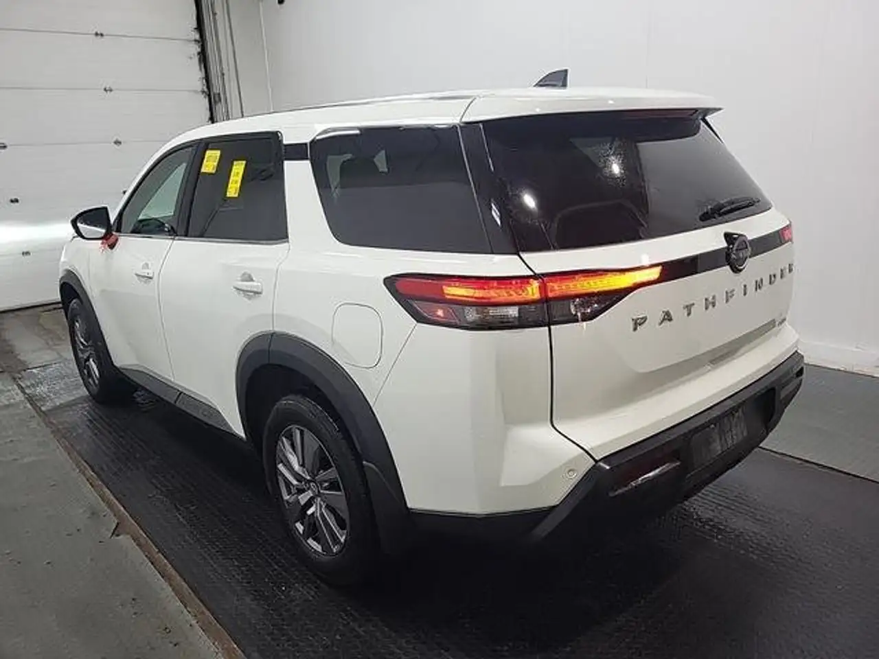 Nissan Pathfinder снимка Nissan Pathfinder