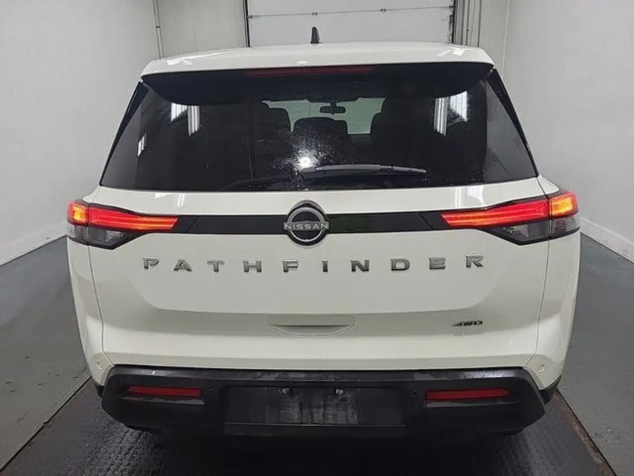 Nissan Pathfinder снимка Nissan Pathfinder