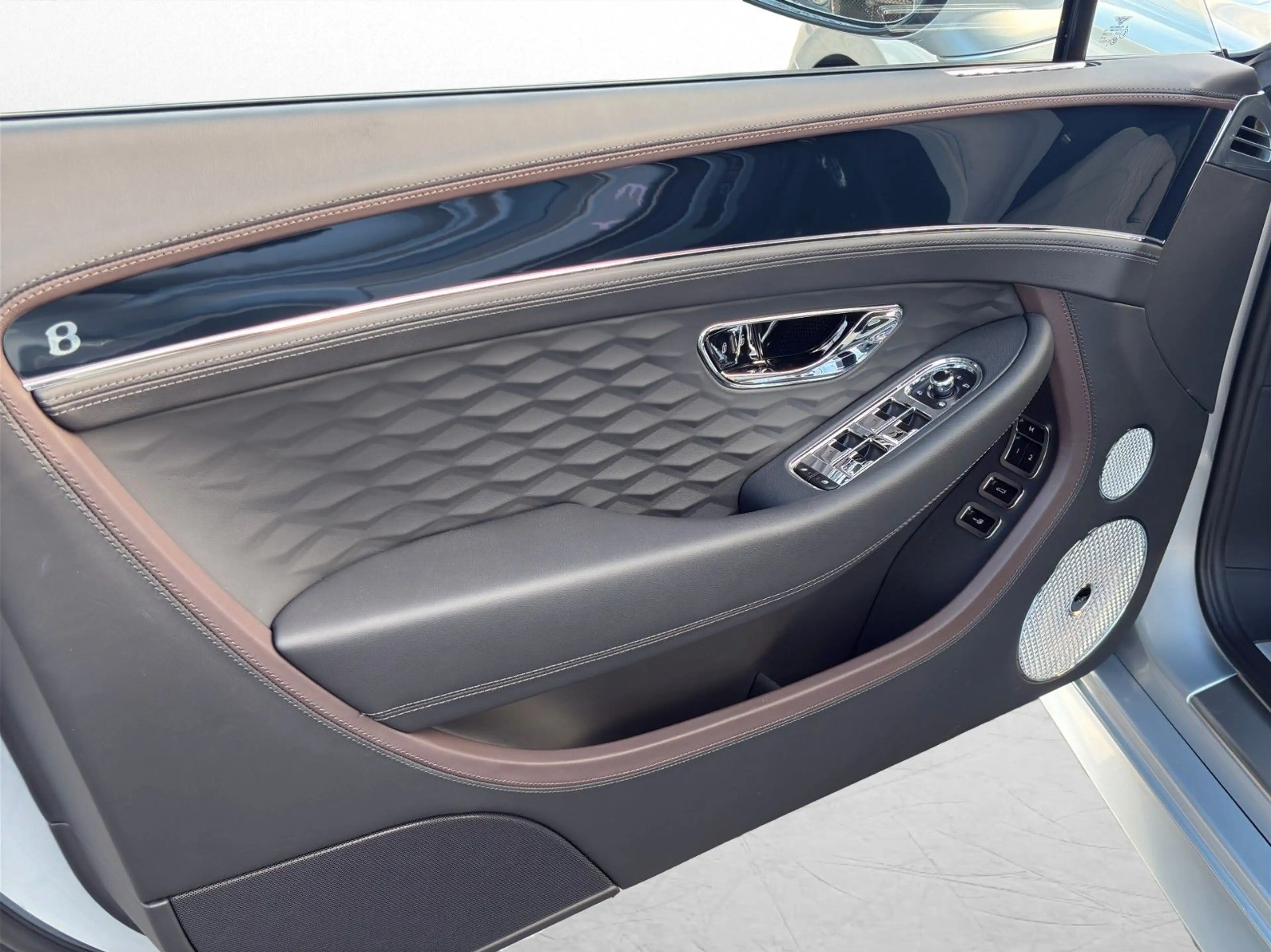 Bentley Continental GT *Mulliner* — photo 11