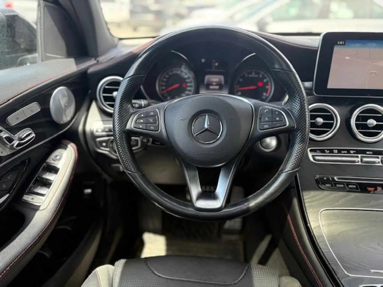 Mercedes-Benz GLC снимка Mercedes-Benz GLC