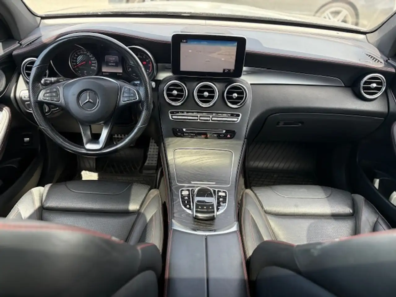 Mercedes-Benz GLC снимка Mercedes-Benz GLC