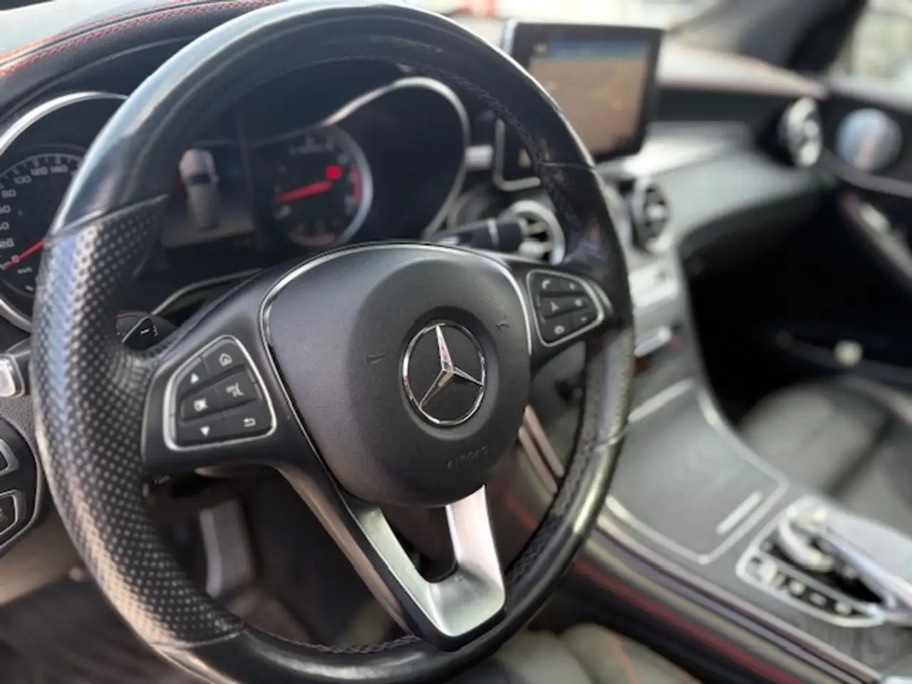 Mercedes-Benz GLC снимка Mercedes-Benz GLC