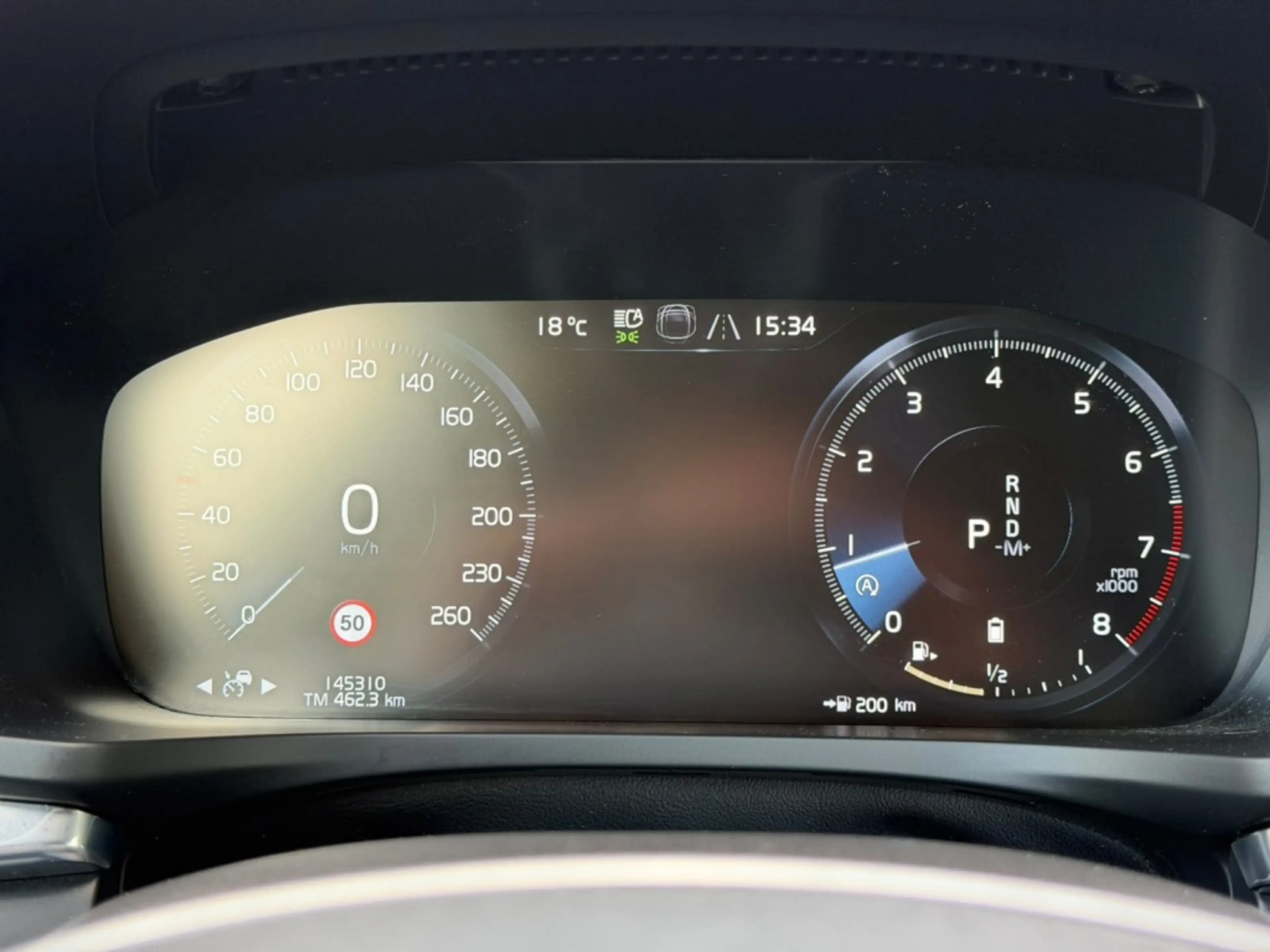 Volvo V60 2.0 B3 R-Design — photo 25