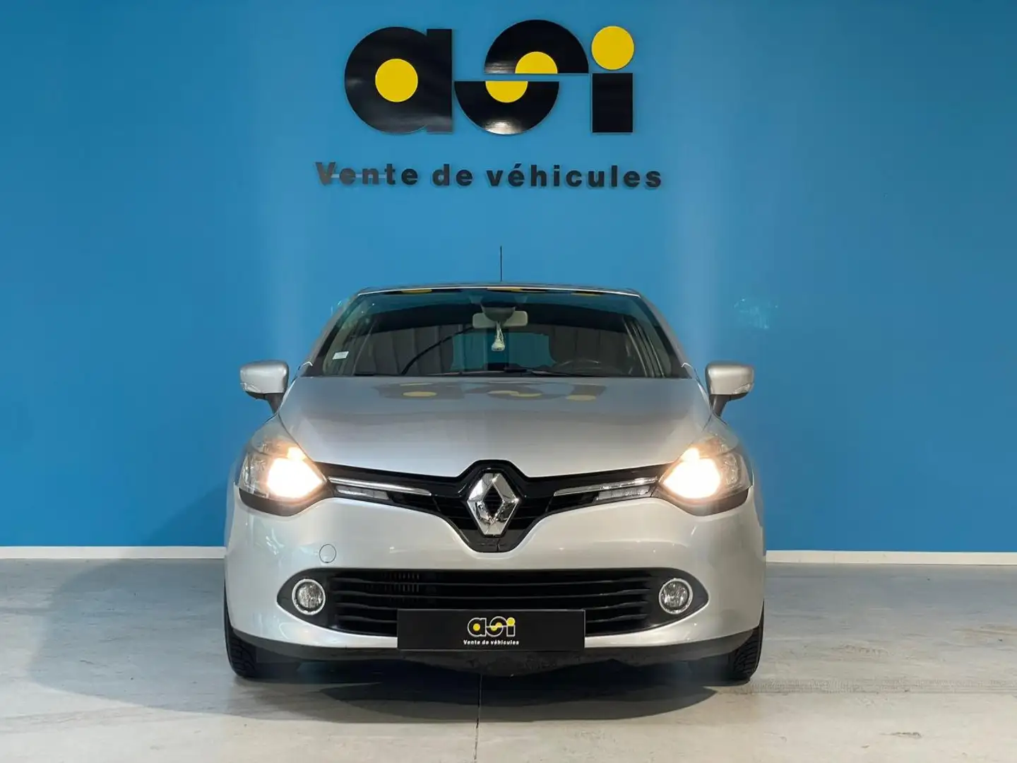 Renault Clio Clio 1.2 TCe - 120 - BVA  Intens Grau - 2