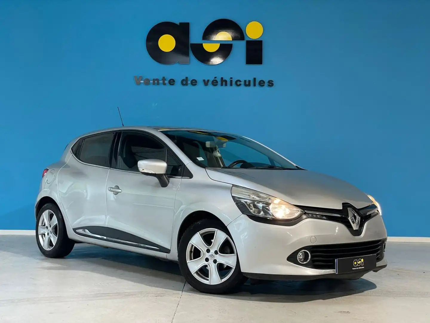 Renault Clio Clio 1.2 TCe - 120 - BVA  Intens Grau - 1