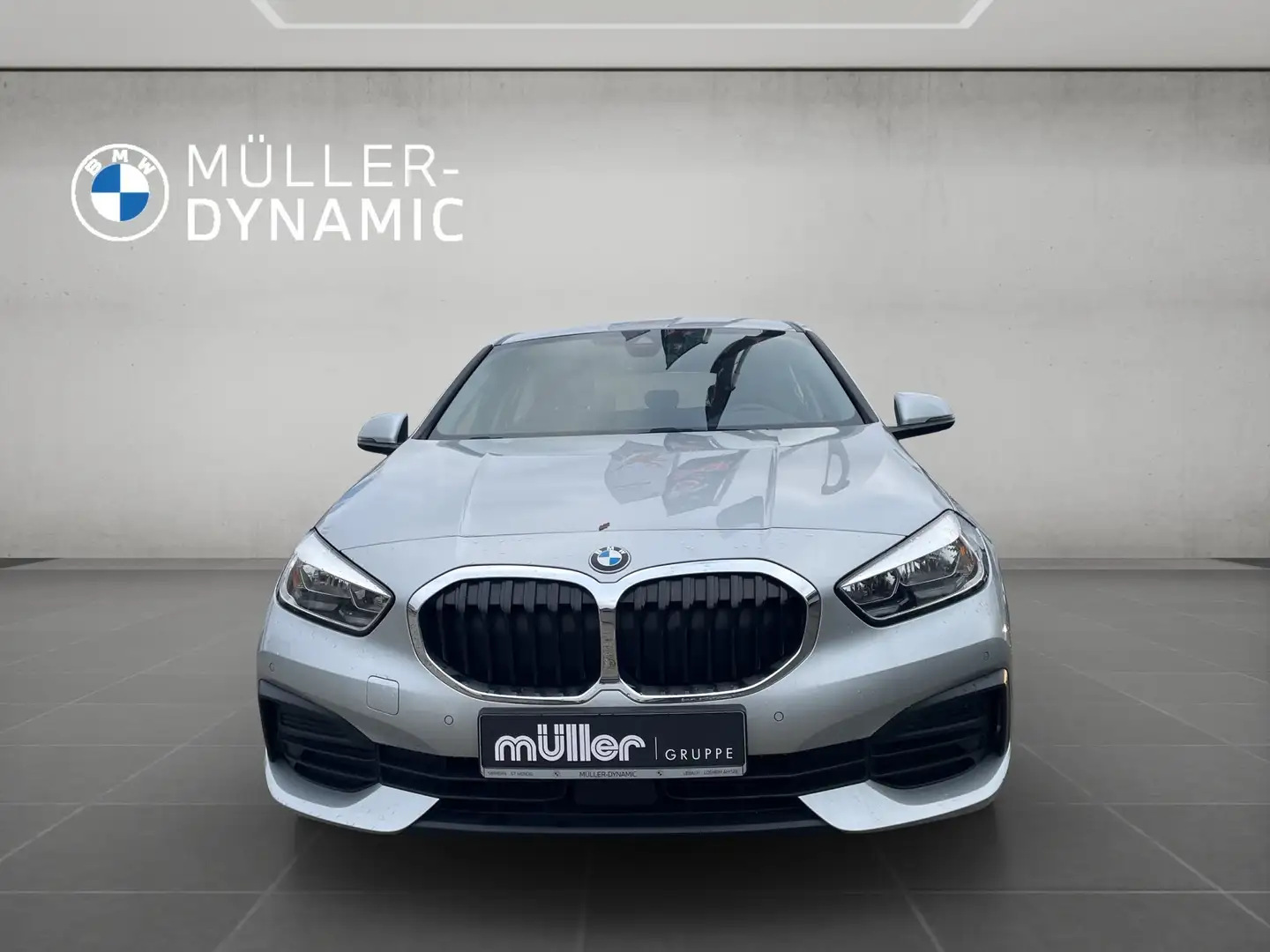 BMW 118 i ADVANTAGE PDC TEMPOMAT SHZ DAB Silber - 2