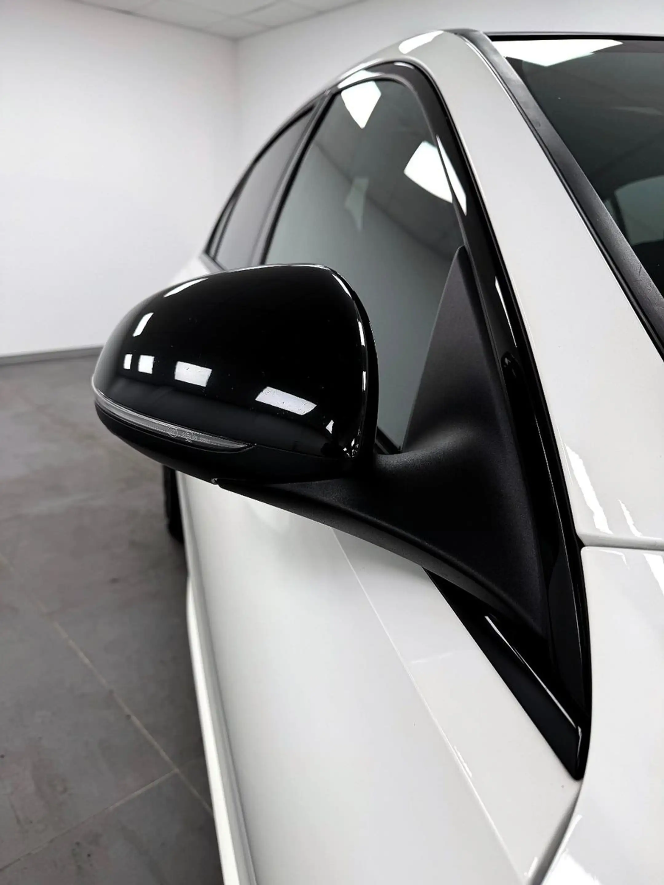 Mercedes-Benz C 300 d. AMG .360°KAM.PANO.DISTRO.MBUX.NIGHT — photo 17