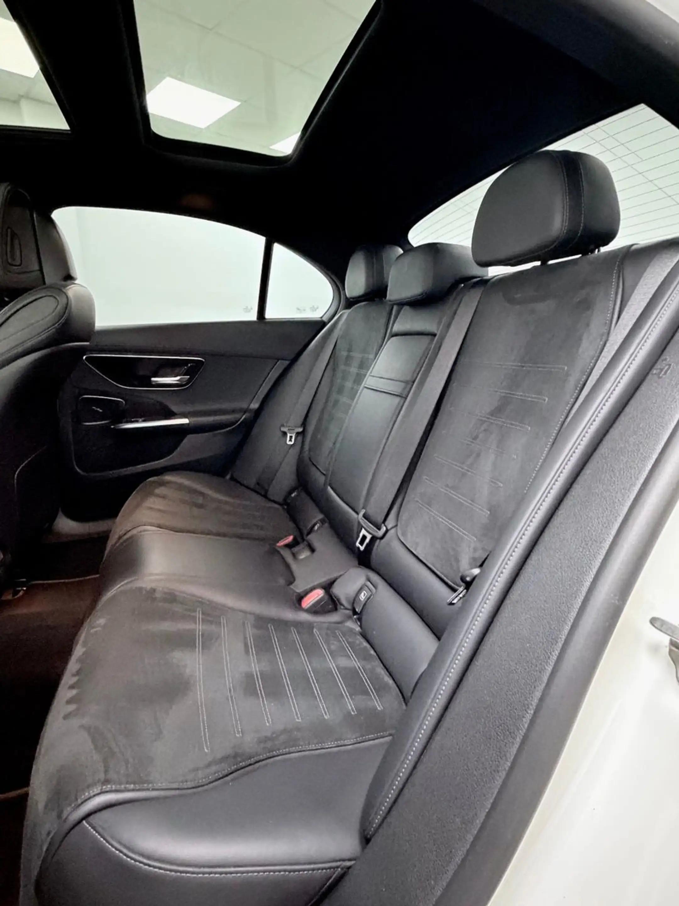 Mercedes-Benz C 300 d. AMG .360°KAM.PANO.DISTRO.MBUX.NIGHT — photo 12