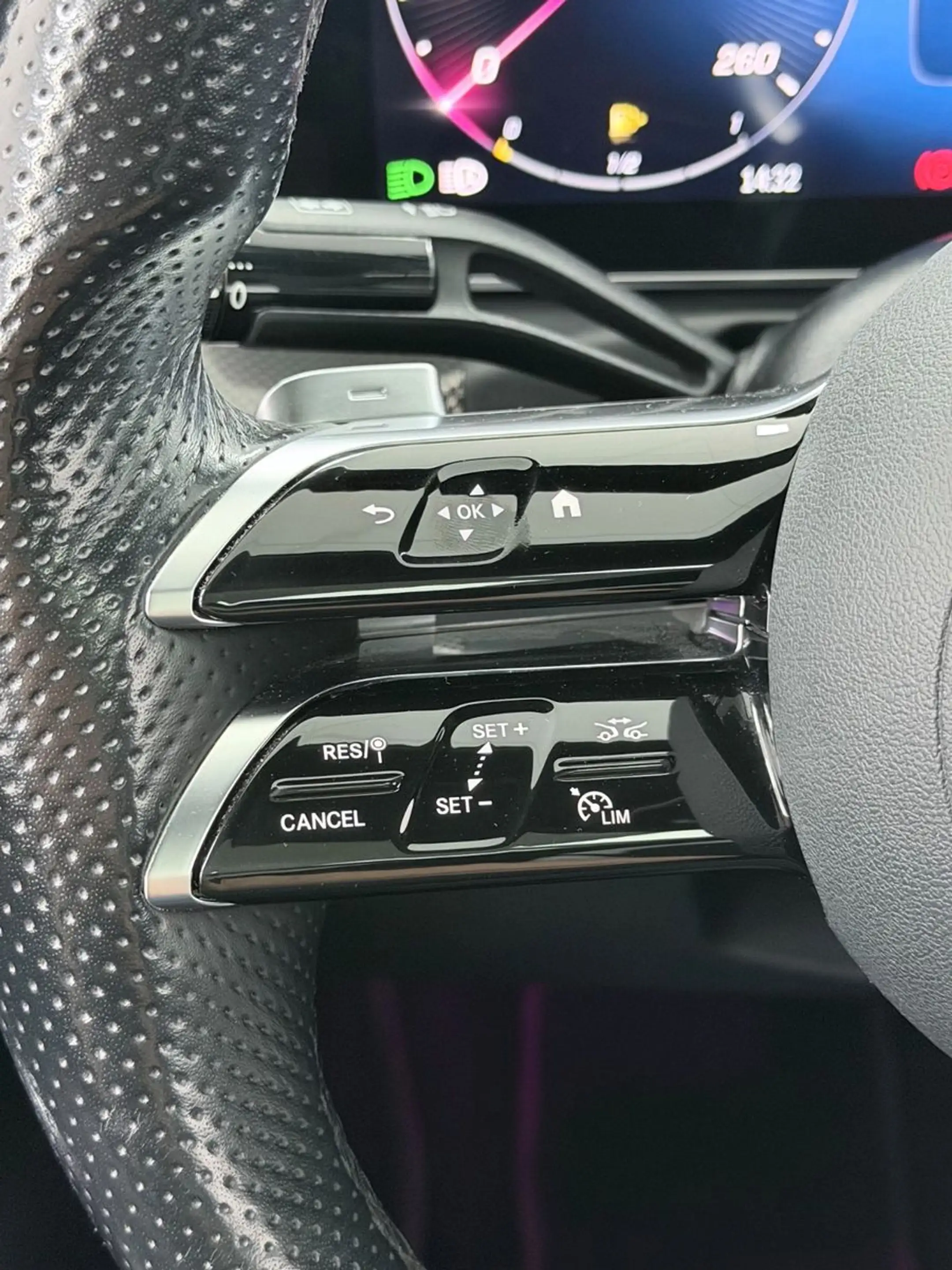 Mercedes-Benz C 300 d. AMG .360°KAM.PANO.DISTRO.MBUX.NIGHT — photo 25
