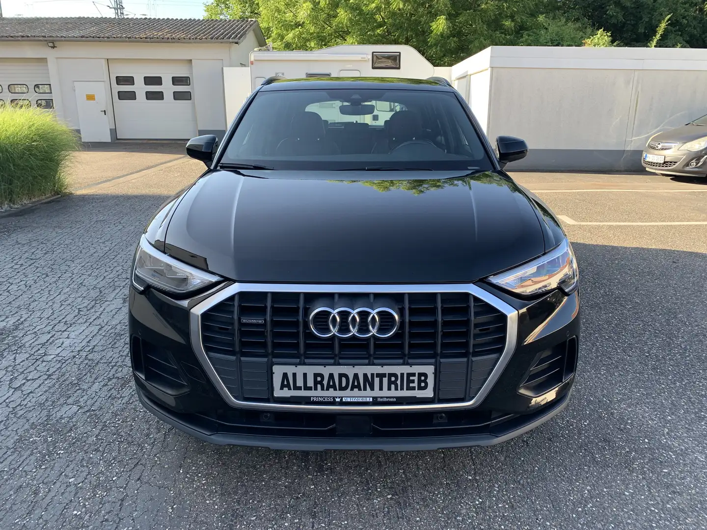 Audi Q3 35 TDI quattro S-tronic S-line *Leder*Navi*AHK*LED Noir - 2