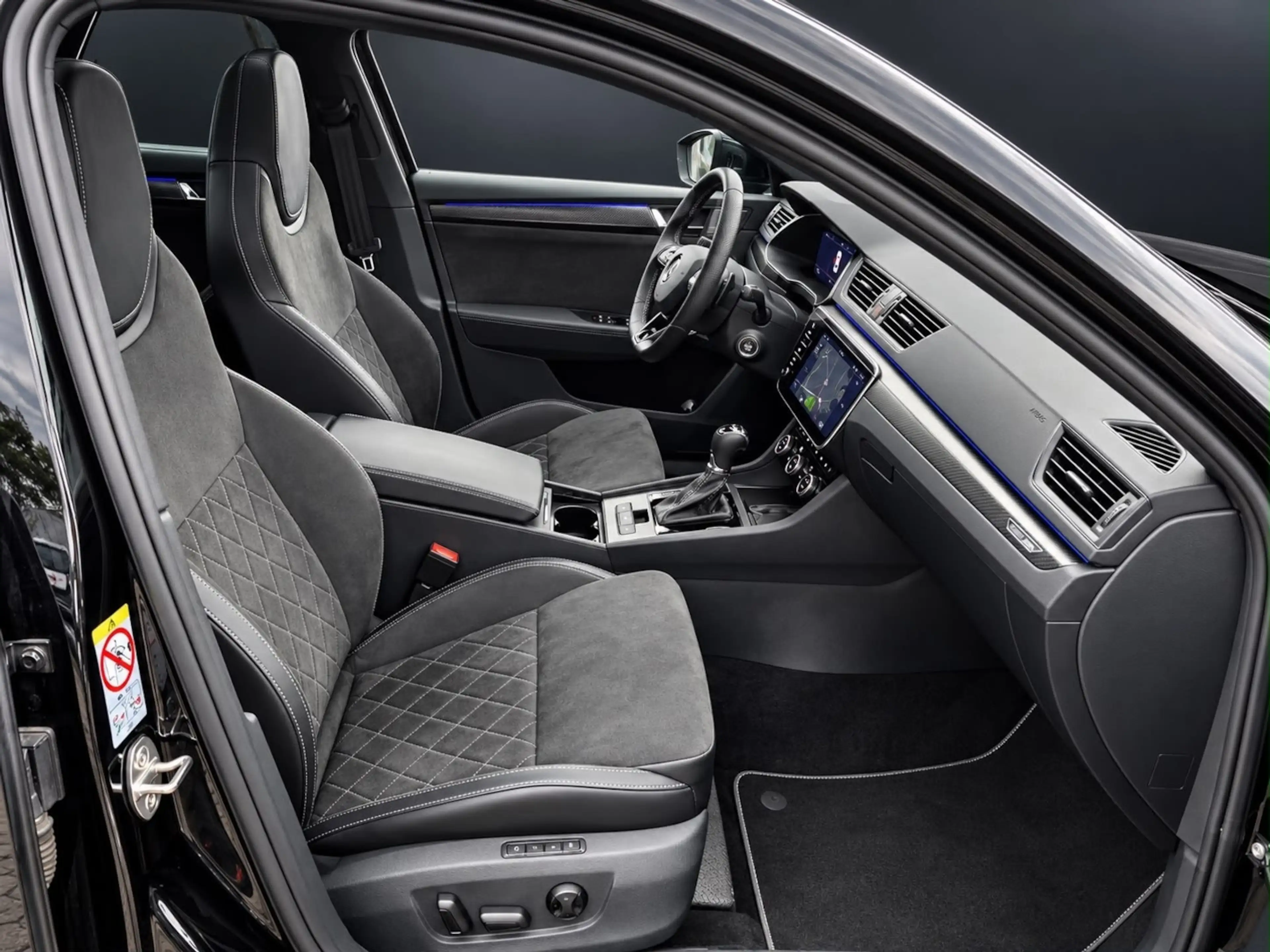 Skoda Superb SPORTLINE IV*MAX AUSSTATTUNG*BLACKSTYLE* — photo 3