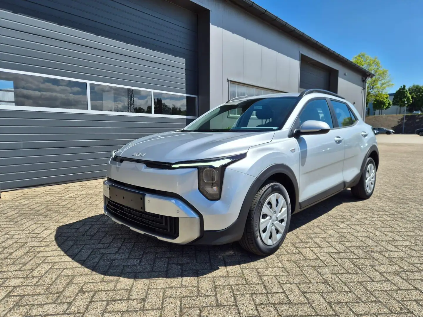 Kia Stonic 1.0 T-GDI MHEV 115PS Automatik NEUES MODELL Sit... Silber - 1