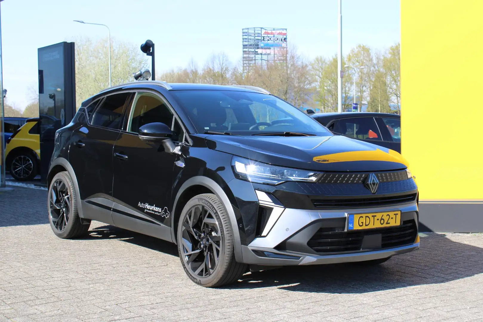 Renault Captur 1.6 E-Tech full hybrid 145 esprit Alpine |NL-Auto Zwart - 2