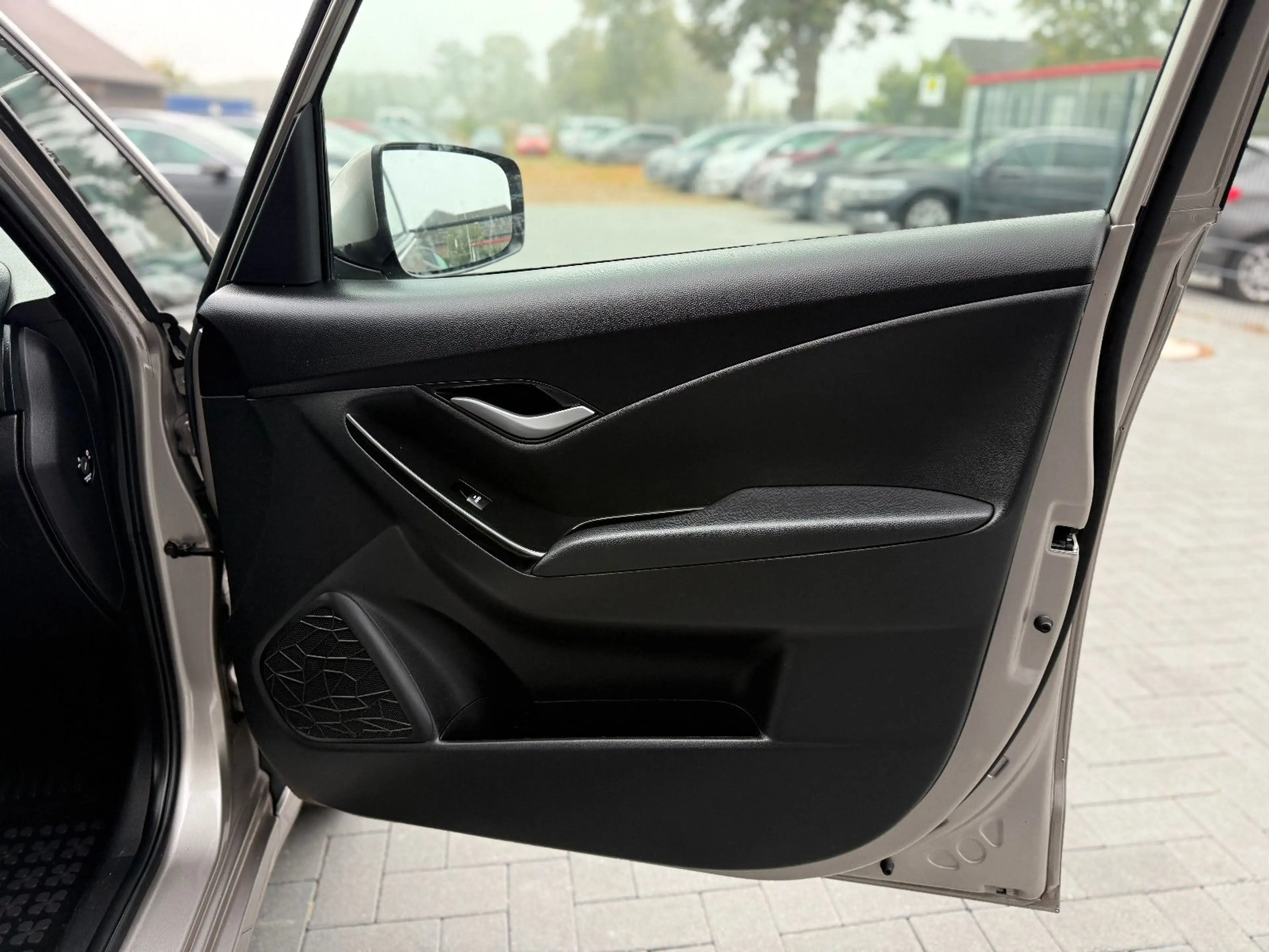 Hyundai iX20 1.6YES! Plus*Automatik*Klima*Kamera*AHK*SHZ — photo 11