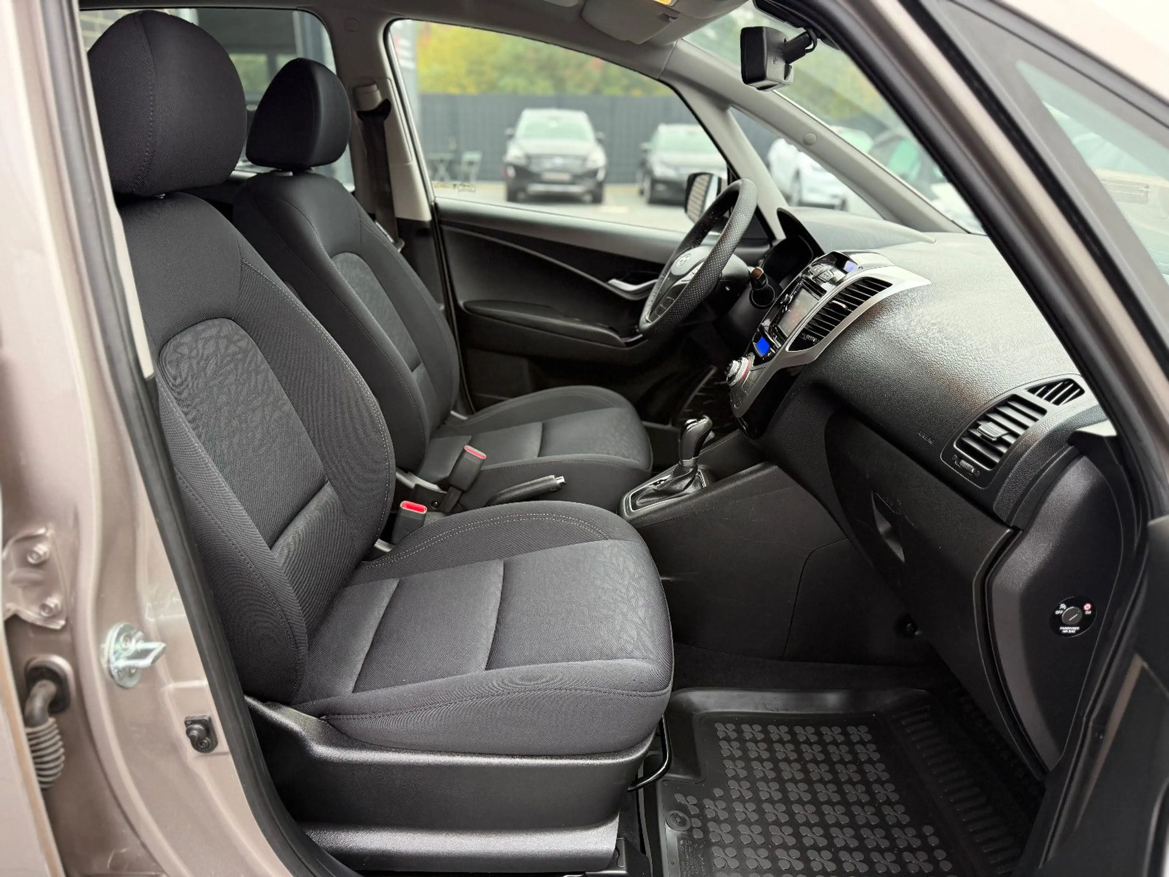 Hyundai iX20 1.6YES! Plus*Automatik*Klima*Kamera*AHK*SHZ — photo 9