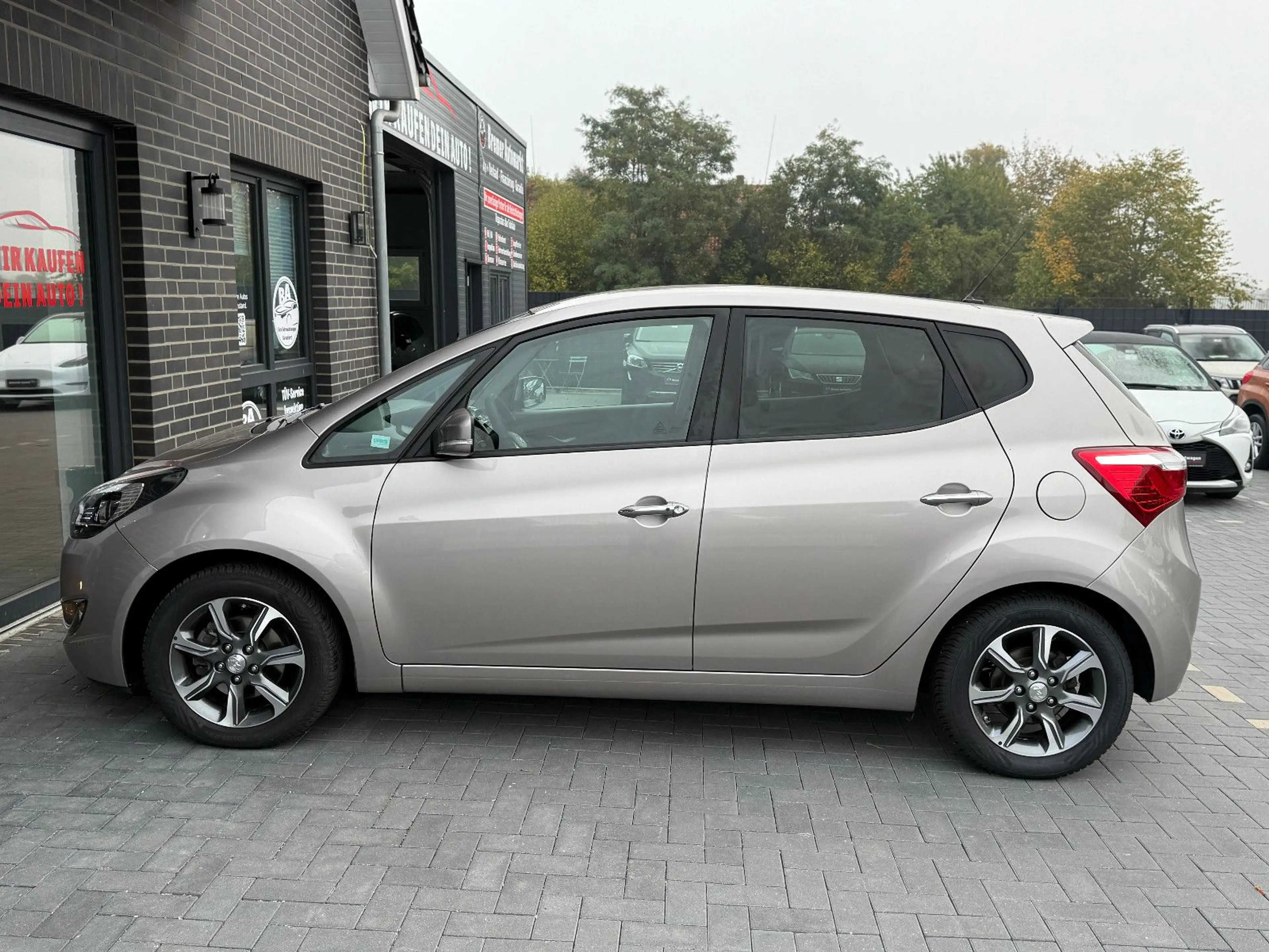 Hyundai iX20 1.6YES! Plus*Automatik*Klima*Kamera*AHK*SHZ — photo 8