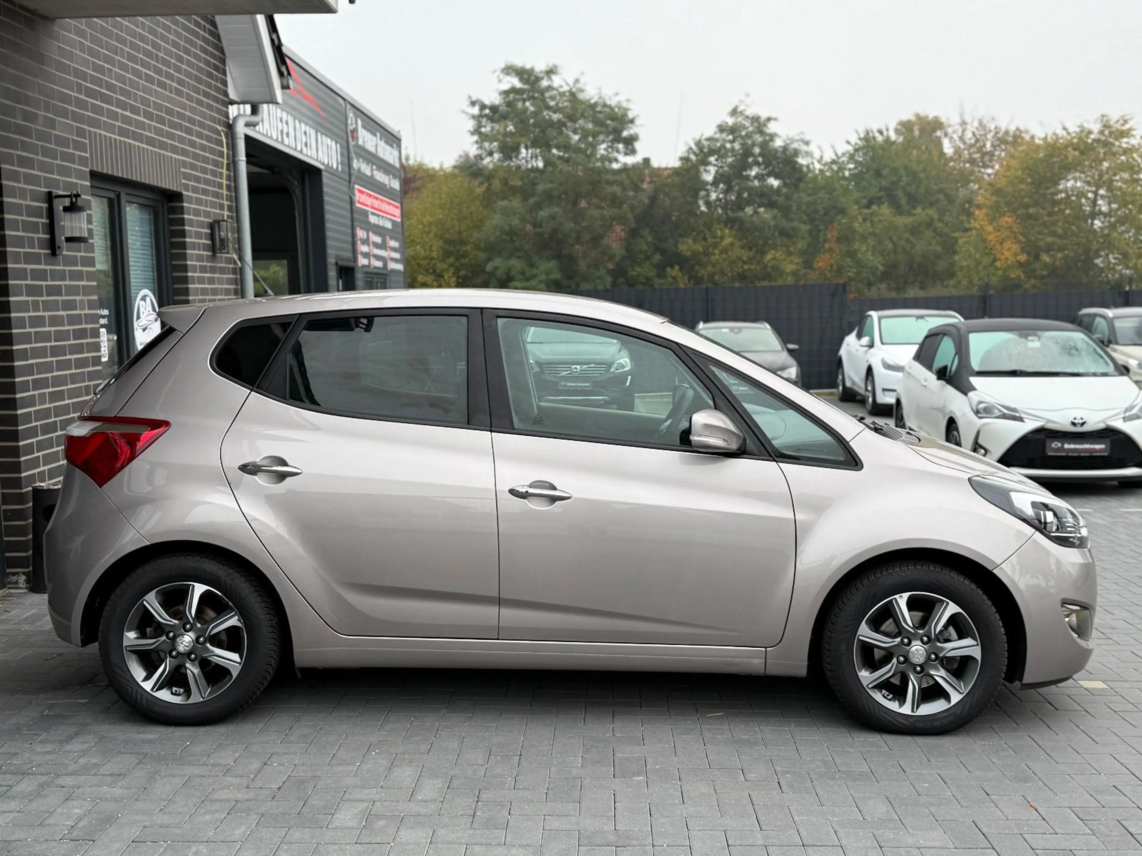 Hyundai iX20 1.6YES! Plus*Automatik*Klima*Kamera*AHK*SHZ — photo 4