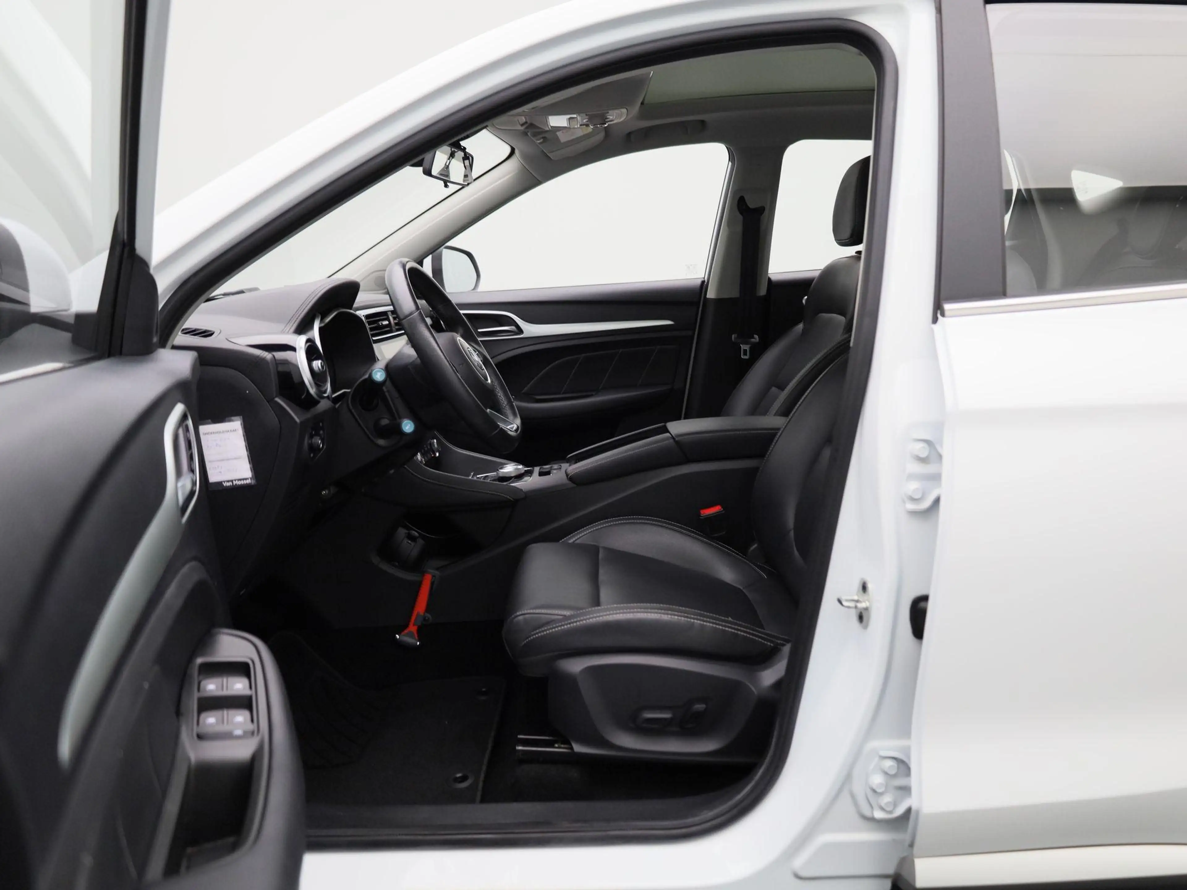 MG ZS EV Luxury 45 kWh Mg Mg zs ev — photo 9
