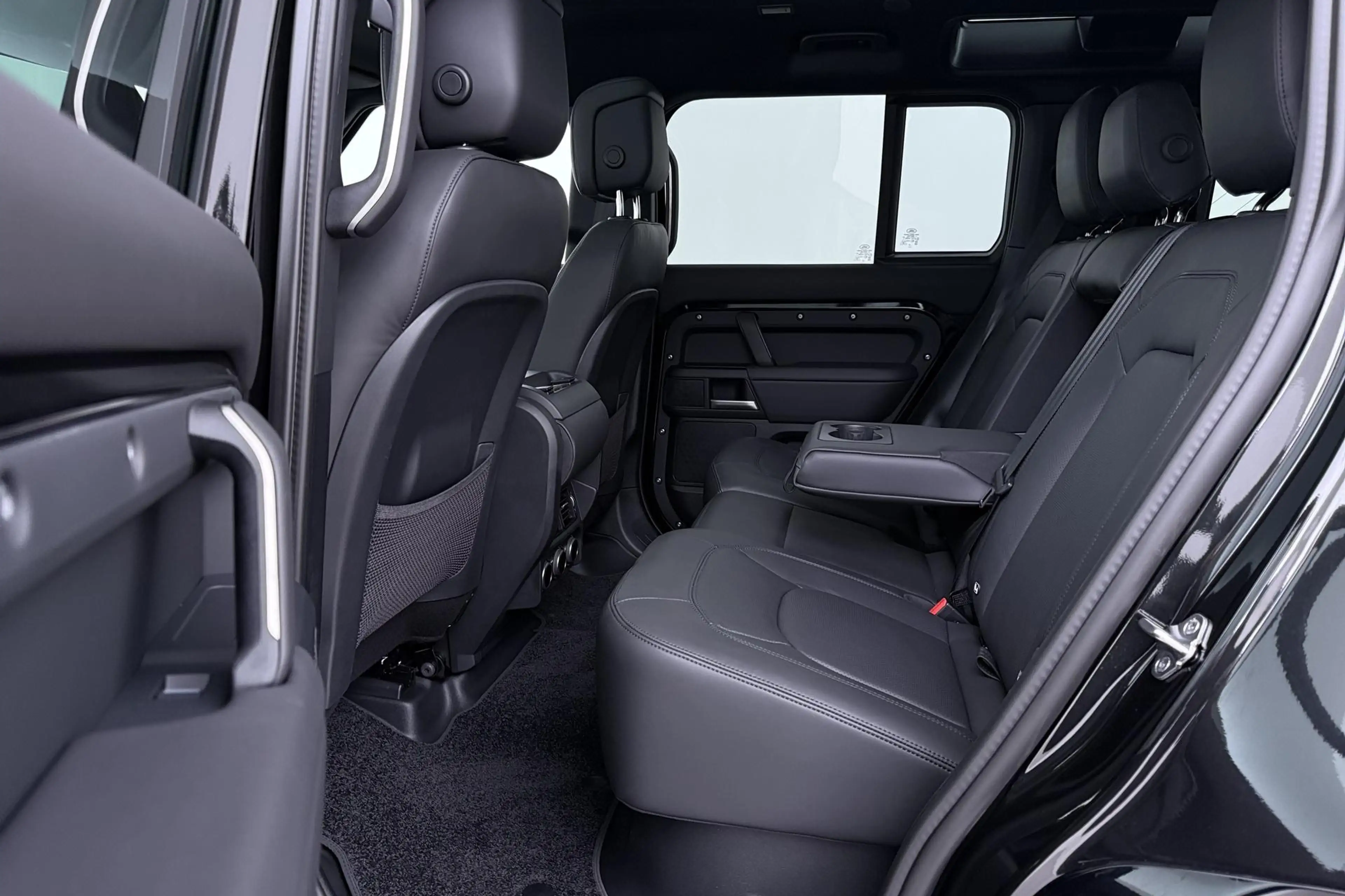 Land Rover Defender 2.0 P300e 110 X-Dynamic HSE | 6-Persoons | Meridia — photo 48