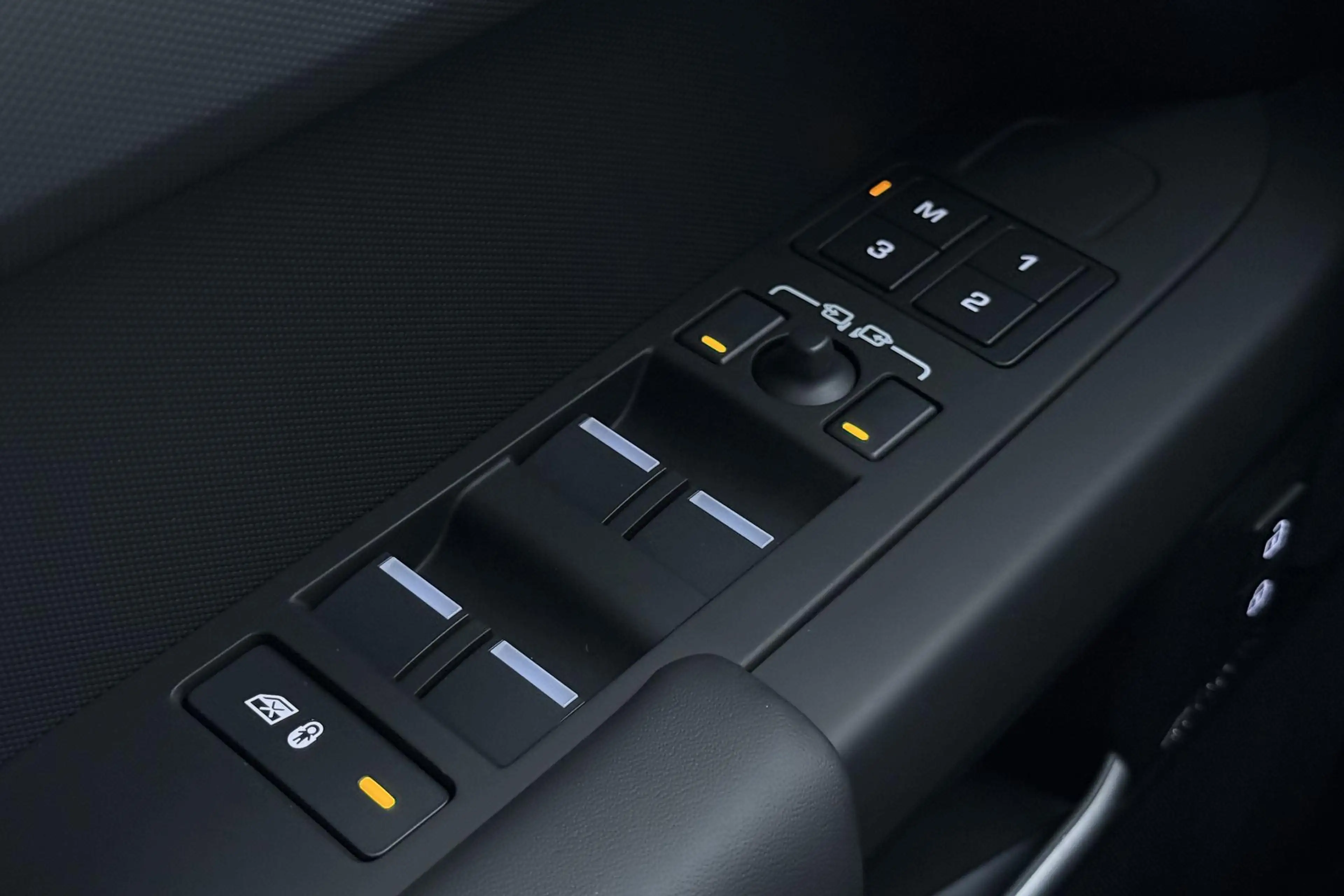 Land Rover Defender 2.0 P300e 110 X-Dynamic HSE | 6-Persoons | Meridia — photo 44