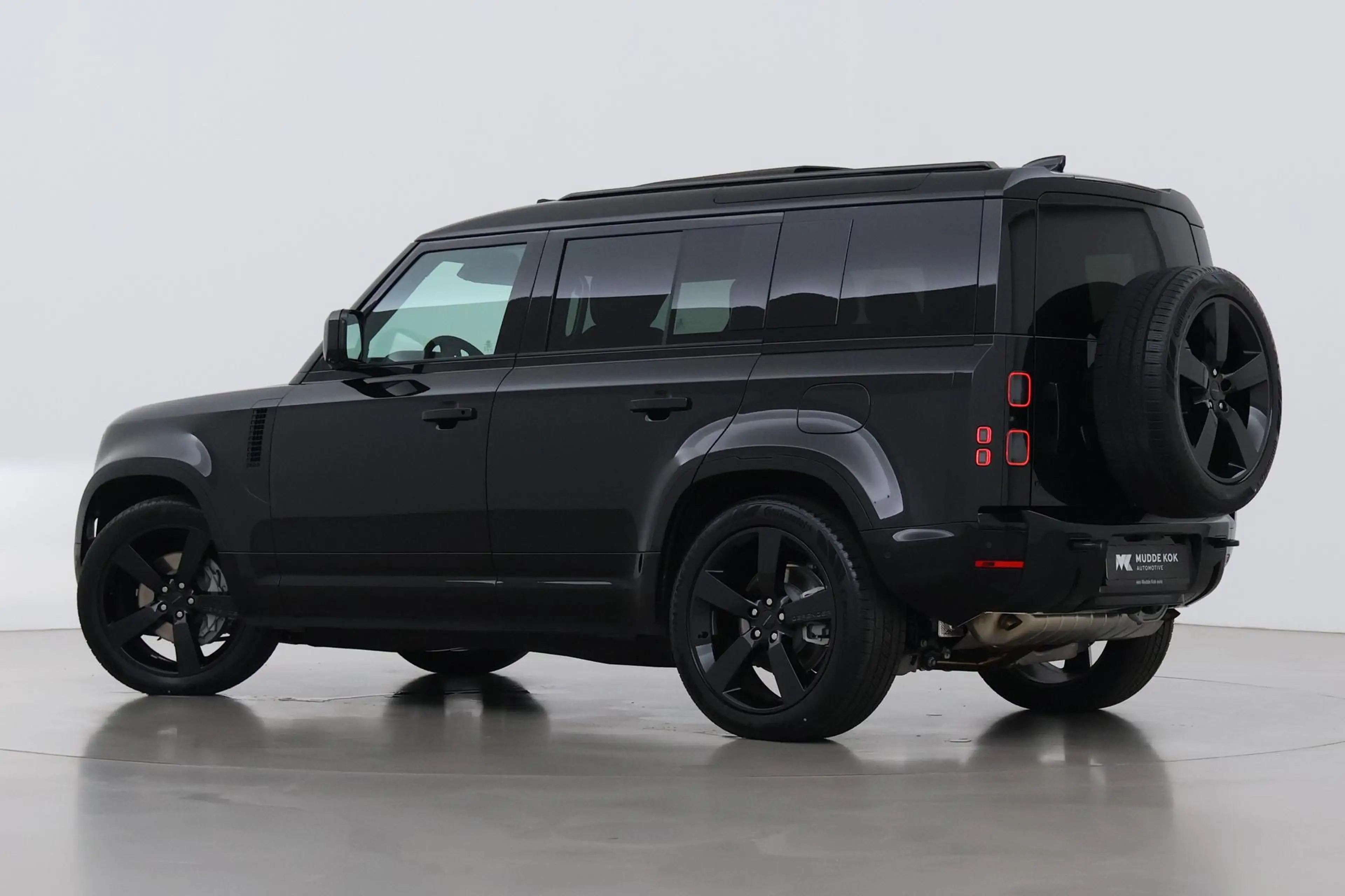 Land Rover Defender 2.0 P300e 110 X-Dynamic HSE | 6-Persoons | Meridia — photo 2